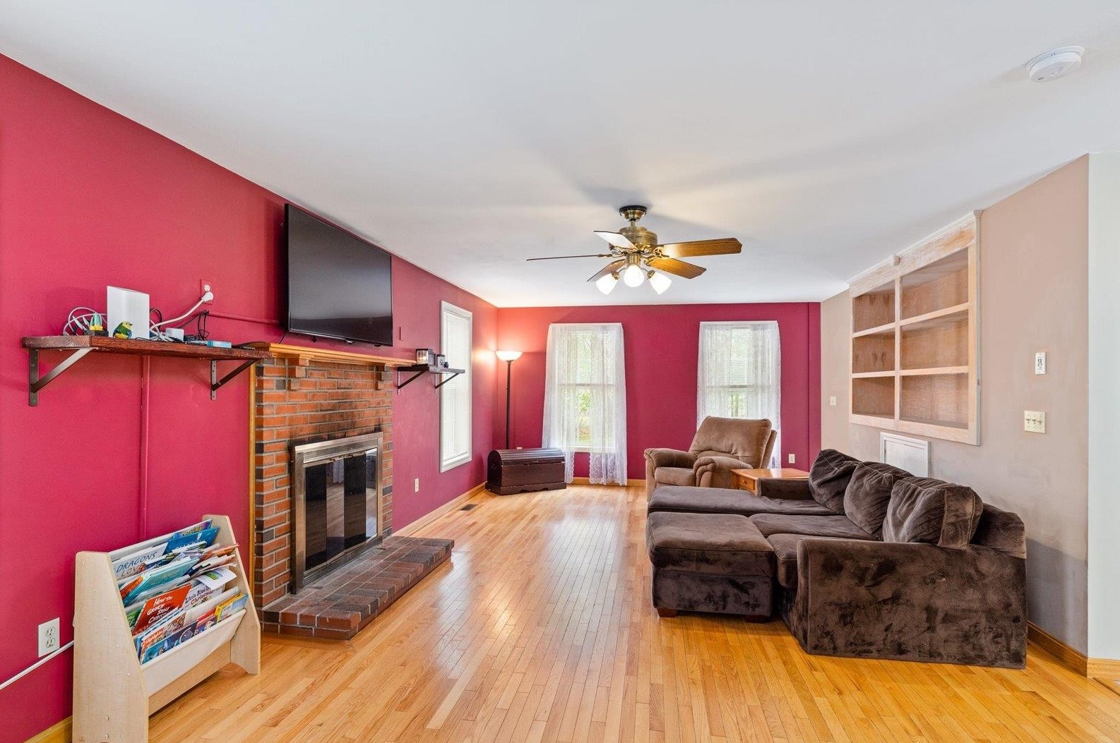 57 Kienia Rd, Hudson NH  03051-3146 exterior