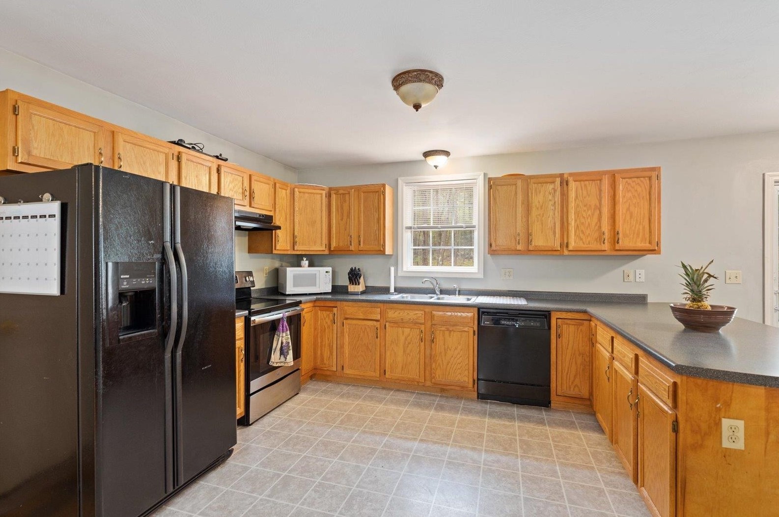 57 Kienia Rd, Hudson NH  03051-3146 exterior