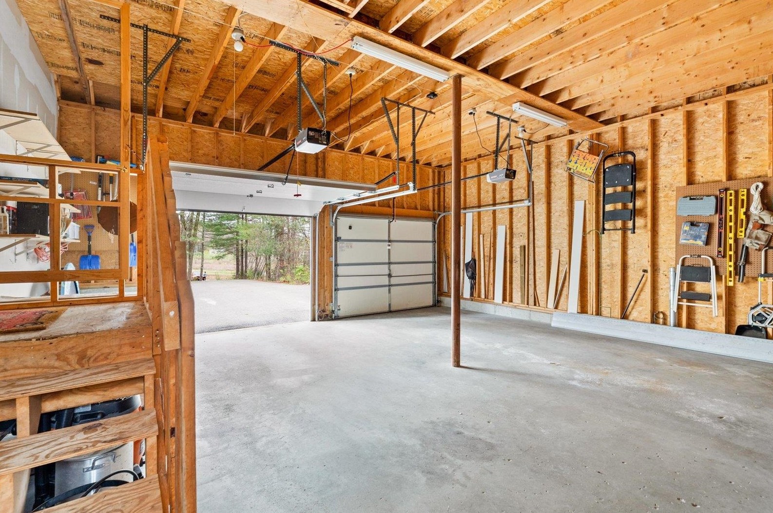 57 Kienia Rd, Hudson NH  03051-3146 exterior