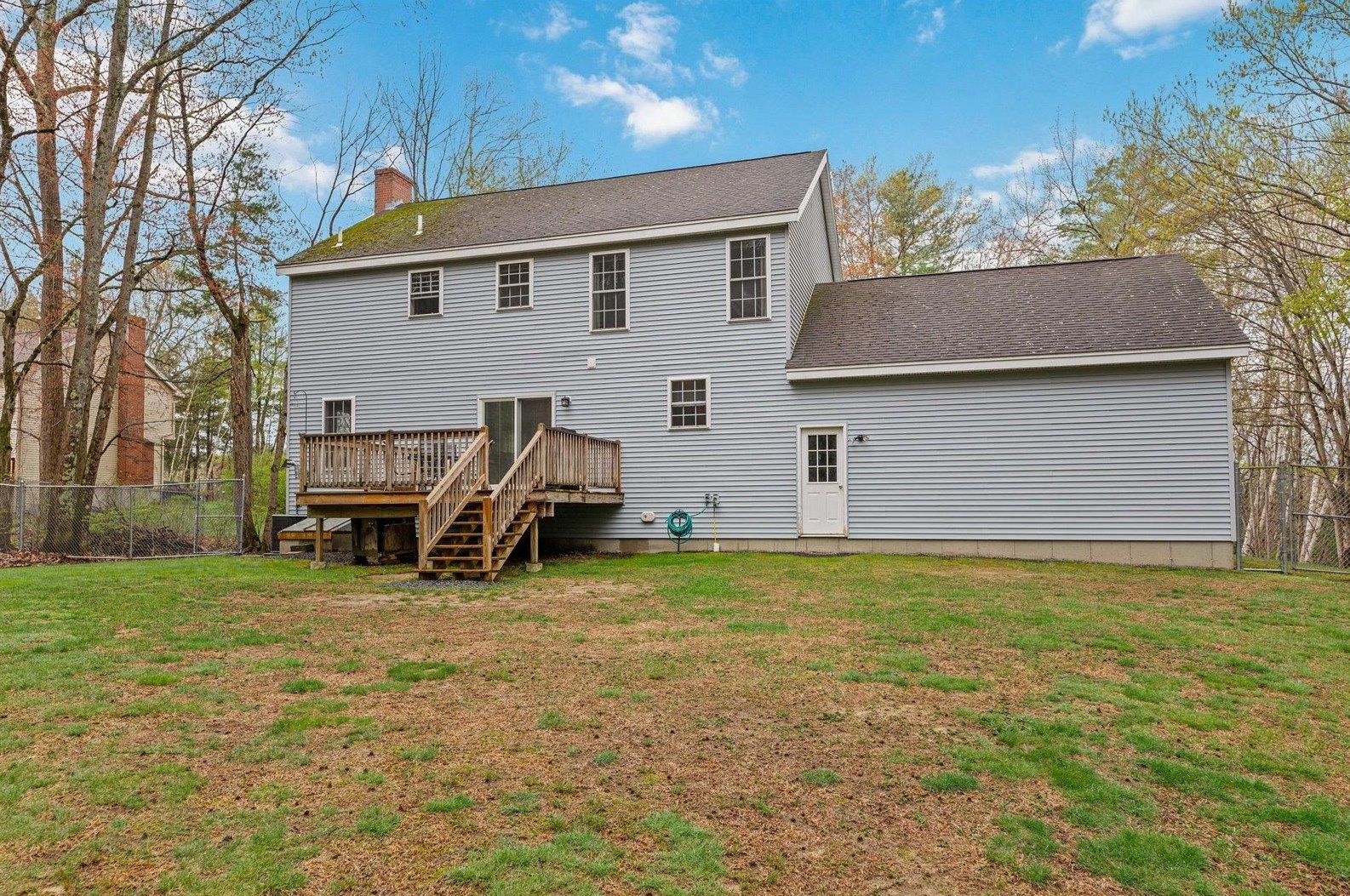 57 Kienia Rd, Hudson NH  03051-3146 exterior