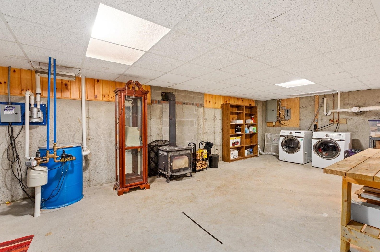 57 Kienia Rd, Hudson NH  03051-3146 exterior