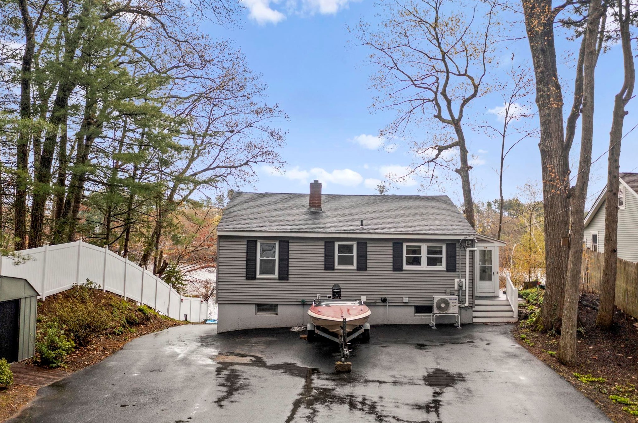 17 Wadleigh Point Rd, Kingston, NH 03848
