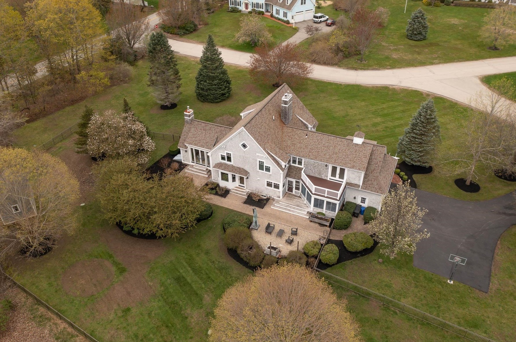 1 Shepherds Ln, North Hampton, NH 03862