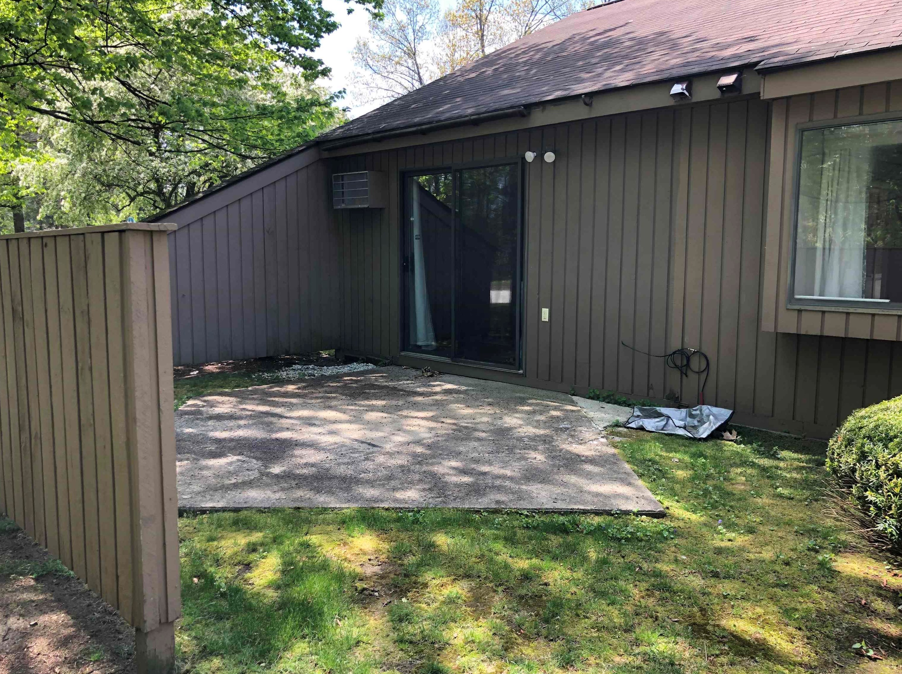 10 Essex Green Ct, Merrimack NH  03054-3450 exterior