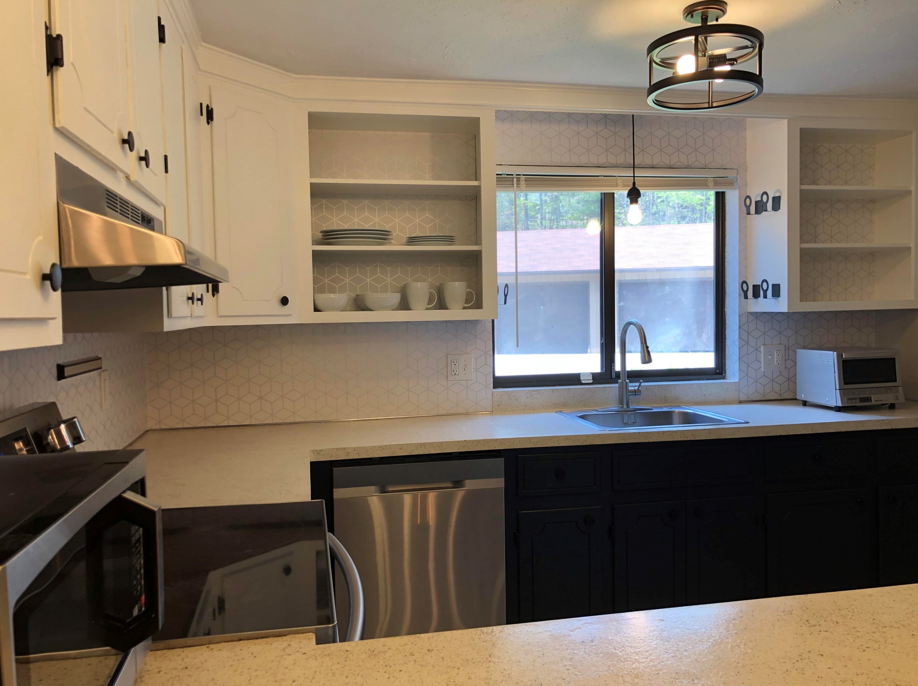 10 Essex Green Ct, Merrimack NH  03054-3450 exterior