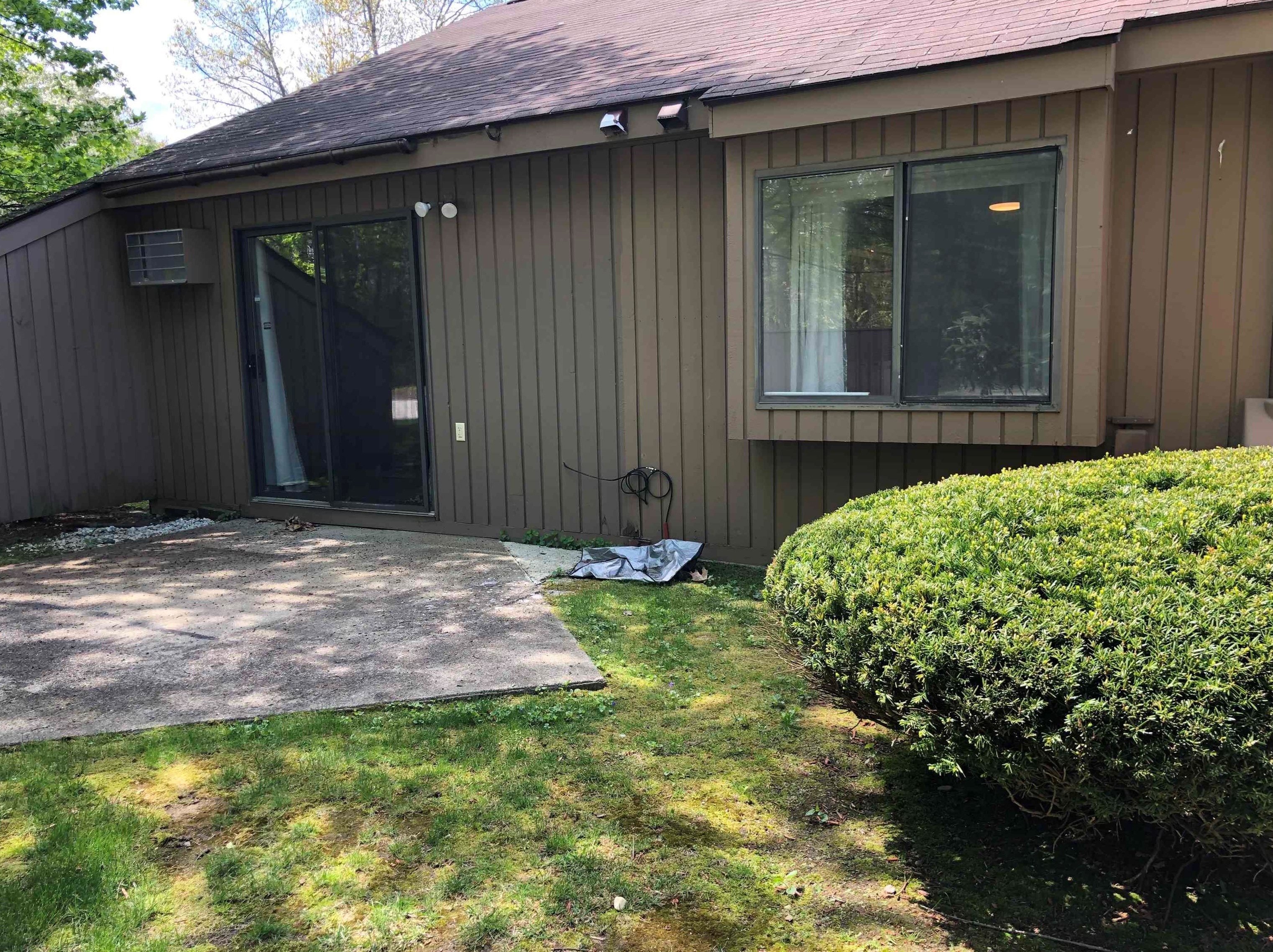 10 Essex Green Ct, Merrimack NH  03054-3450 exterior