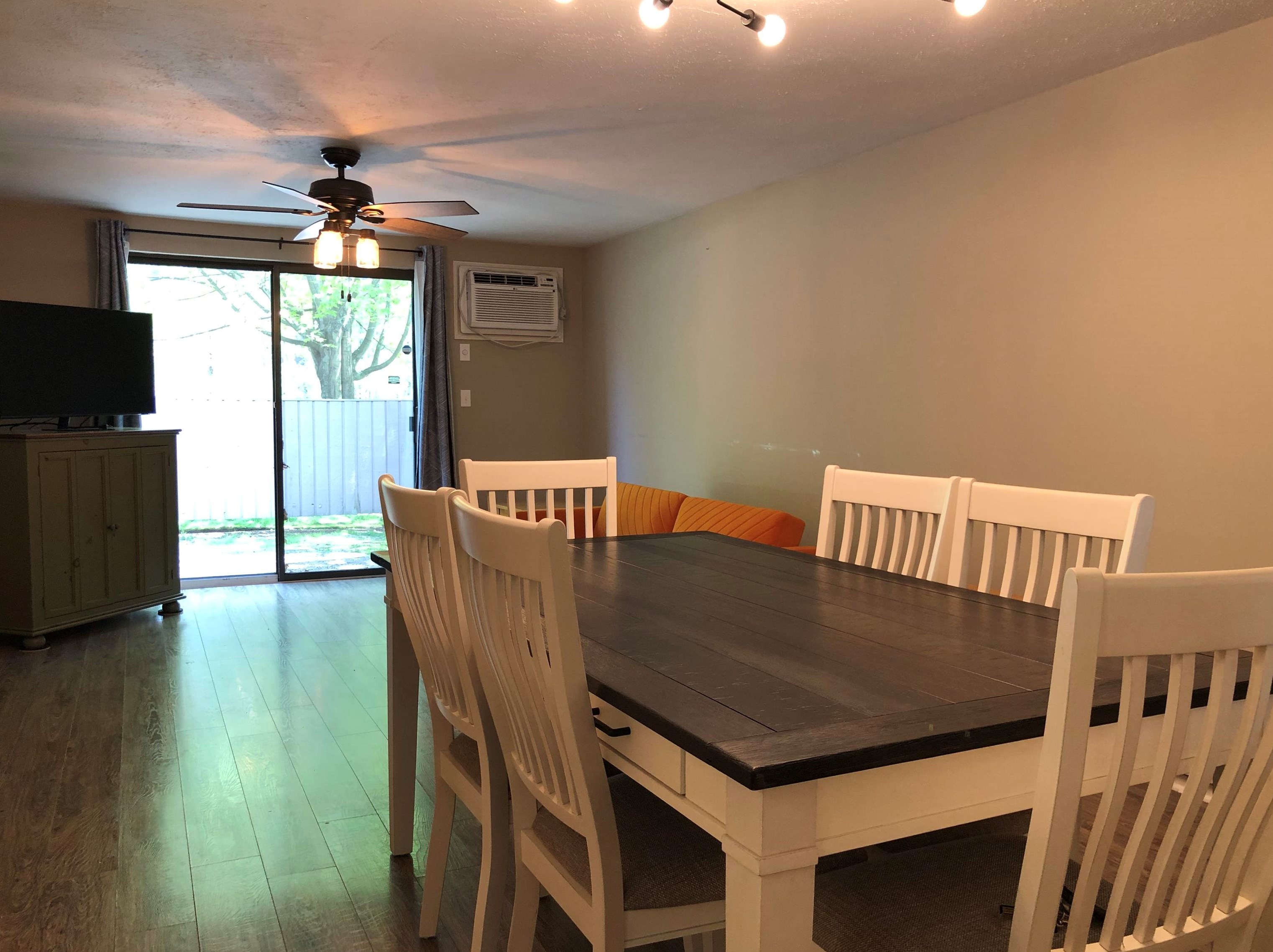 10 Essex Green Ct, Merrimack NH  03054-3450 exterior