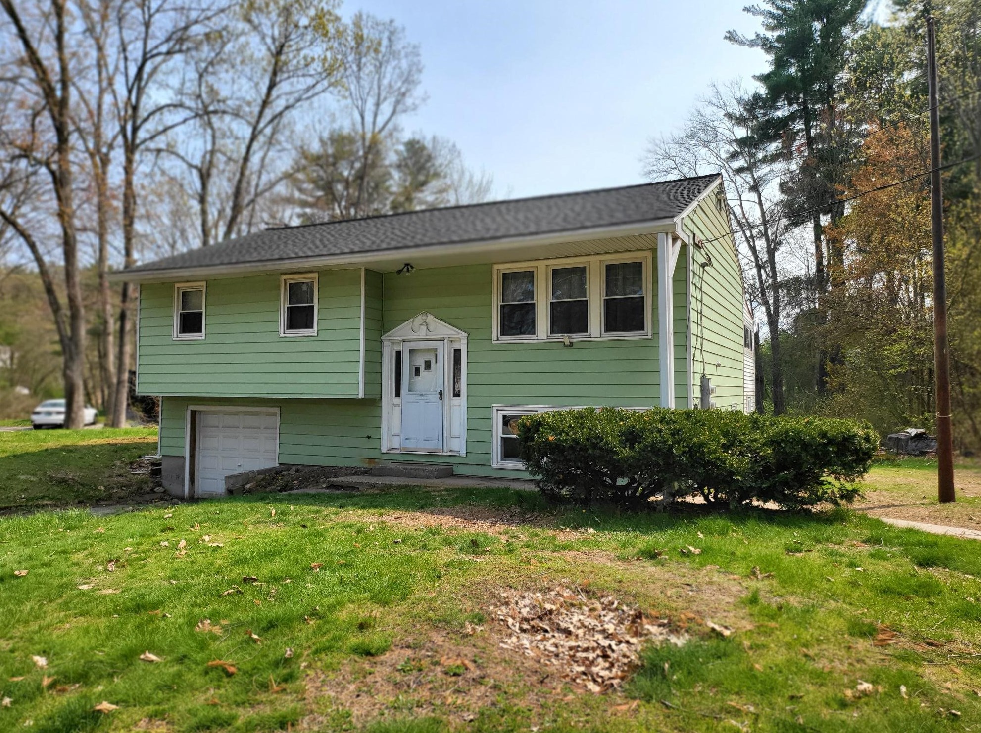9 Gamache Rd, Derry, NH 03038