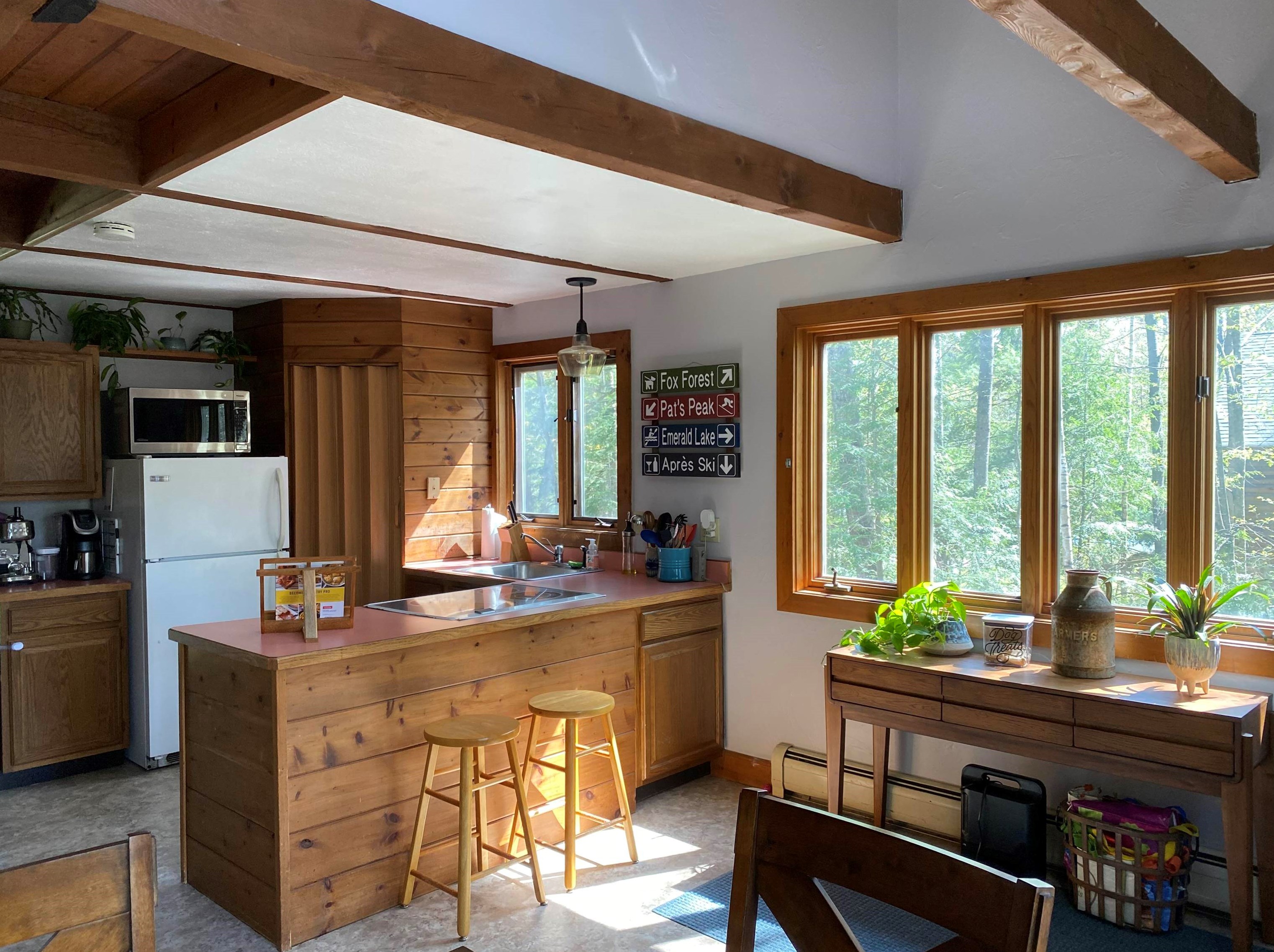 40 Emerald Dr, Hillsboro, NH 03244