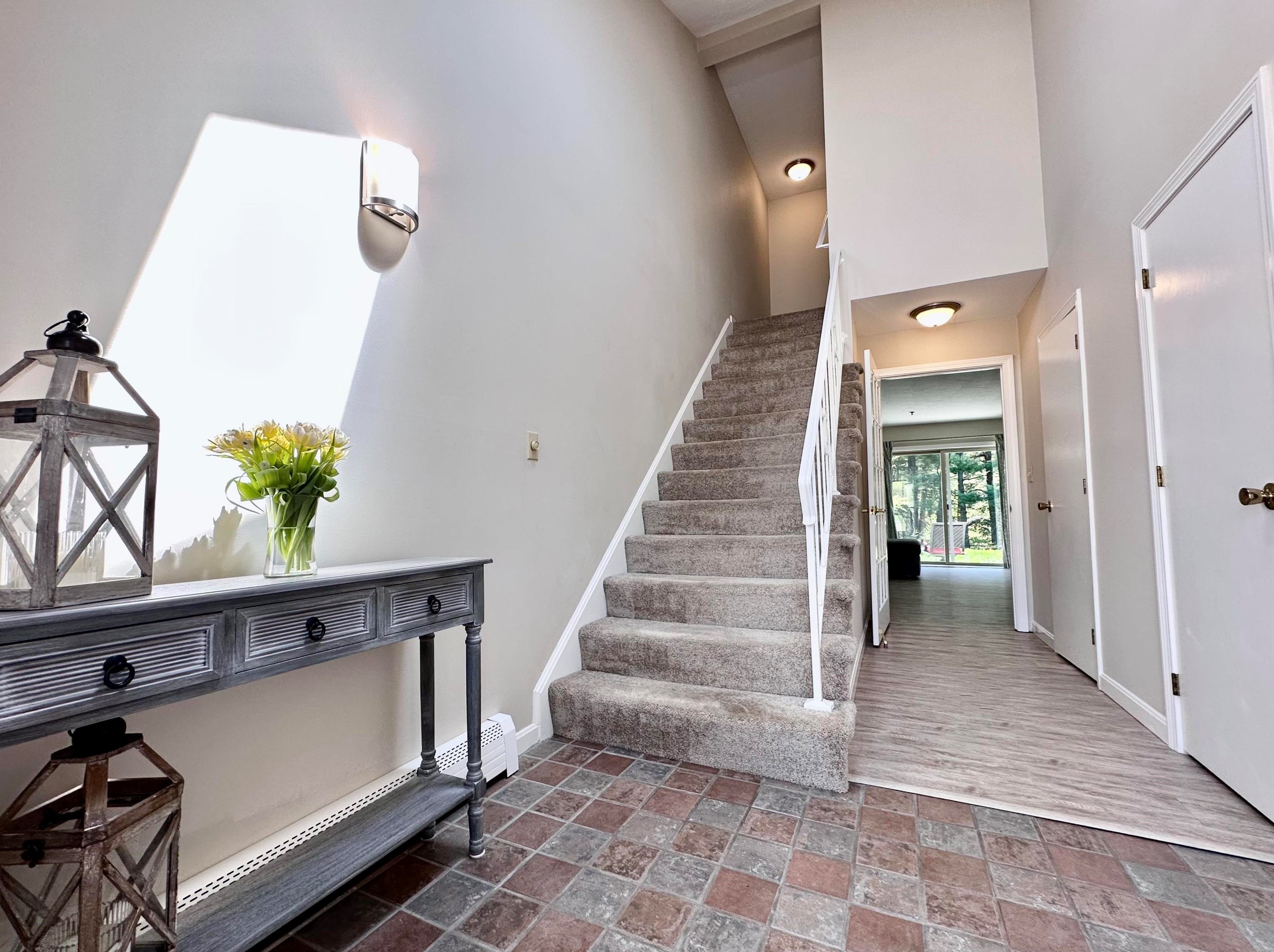 17 Tideview Dr, Dover, NH 03820