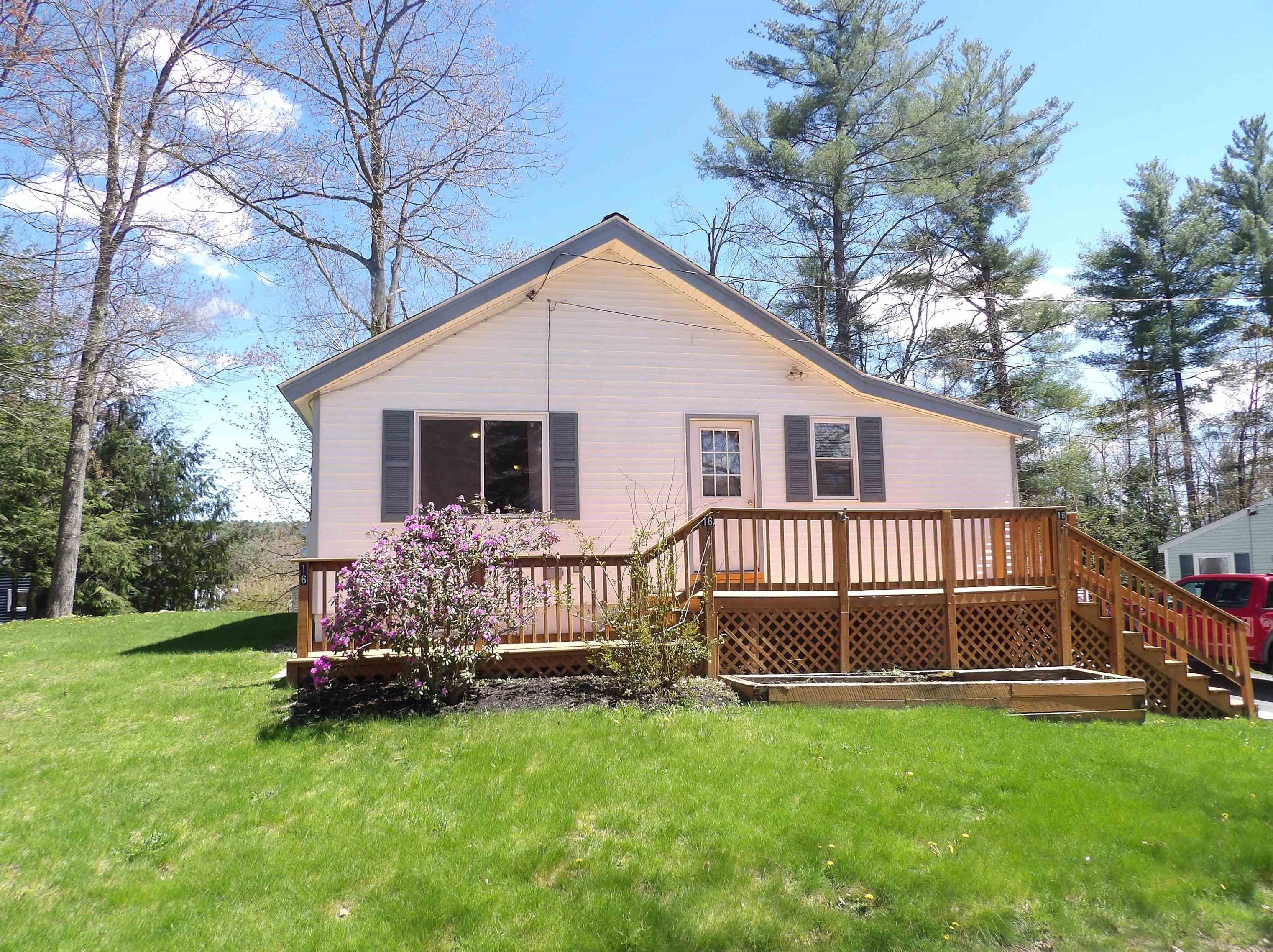 16 Dublin Rd, Tilton, NH 03276
