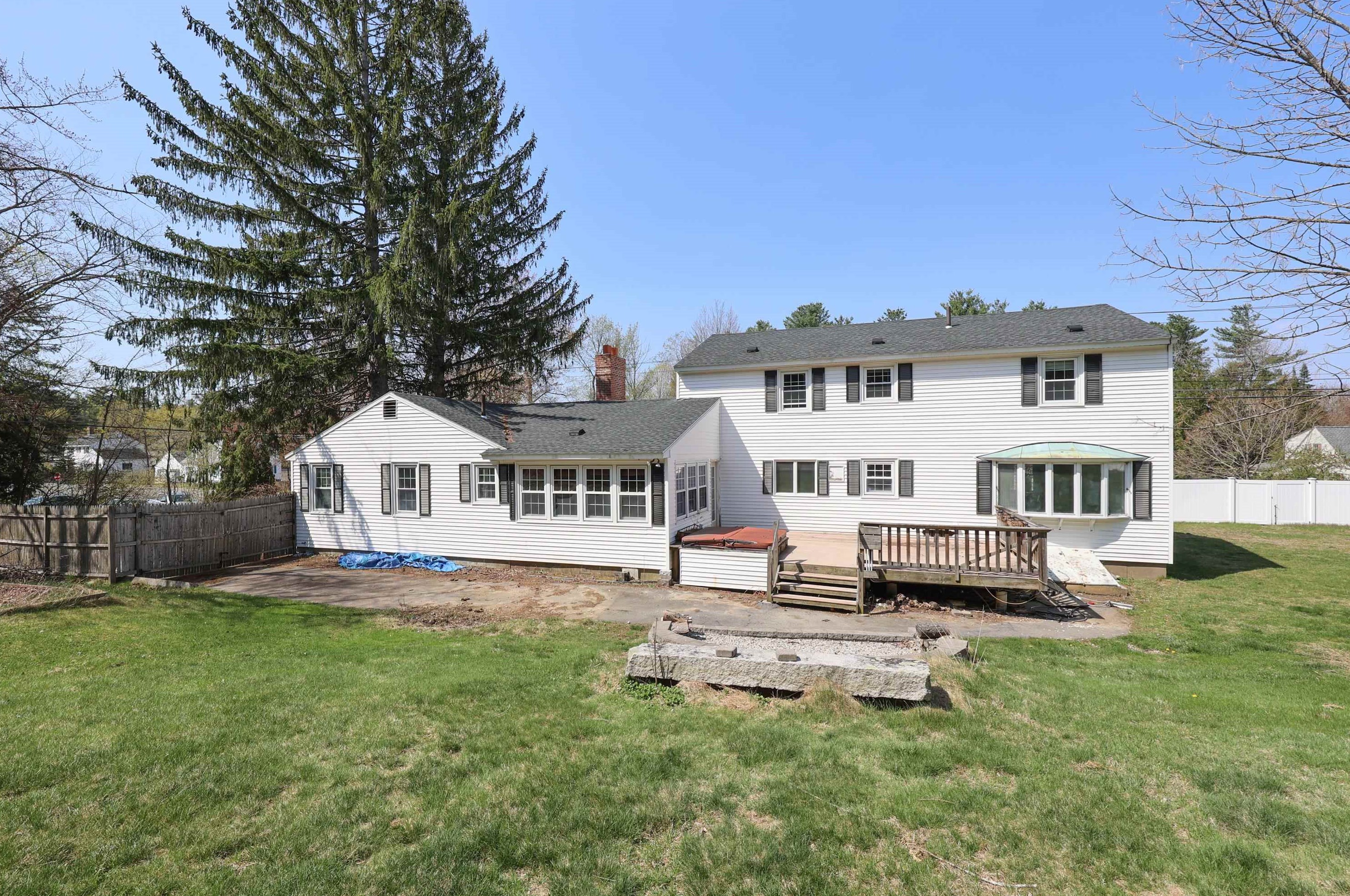1481 Union St, Manchester, NH 03104