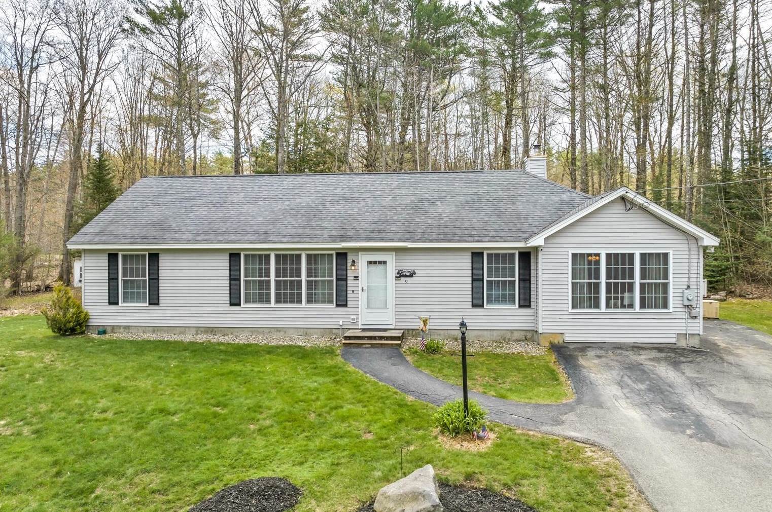 9 Wildwood Ln, Tuftonboro, NH 03894