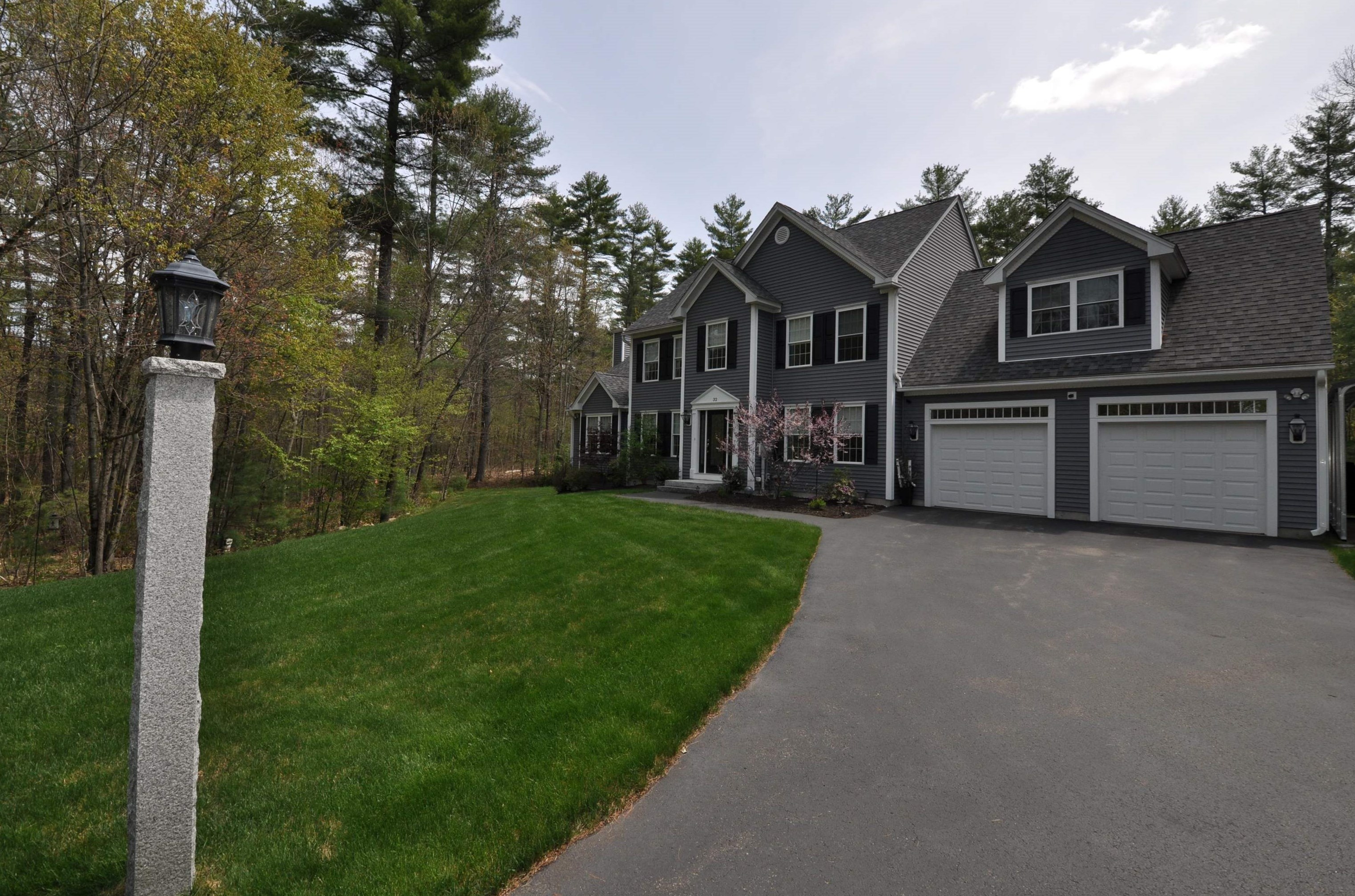 32 Blacksmith Ln, Hollis, NH 03049