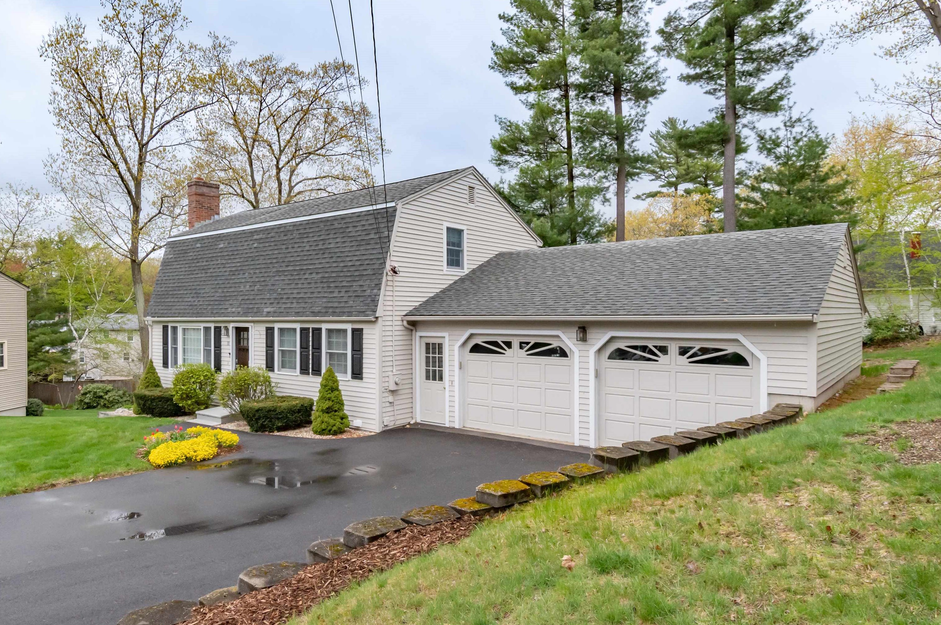 11 Shaw Cir, Nashua, NH 03062