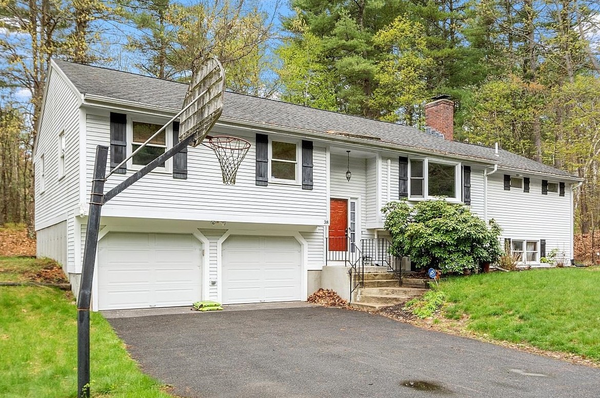 38 Whitford Rd, Nashua, NH 03062