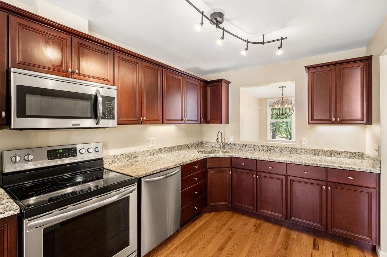 76 Cherry Hollow Rd, Nashua, NH 03062