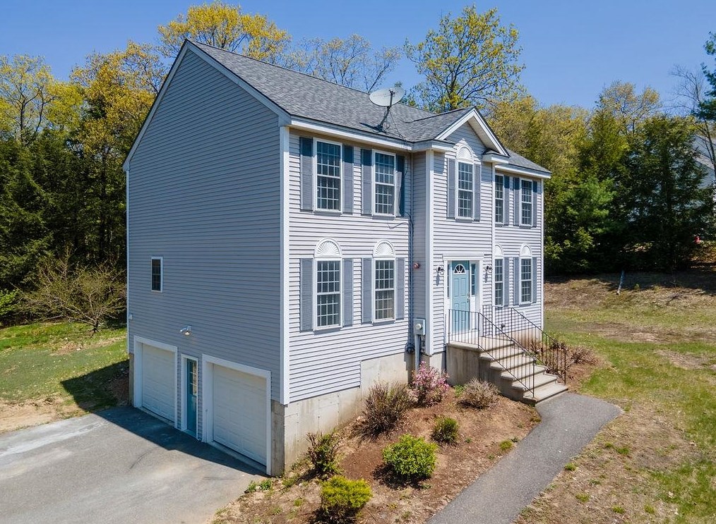 21 Fox Run Rd, Raymond, NH 03077