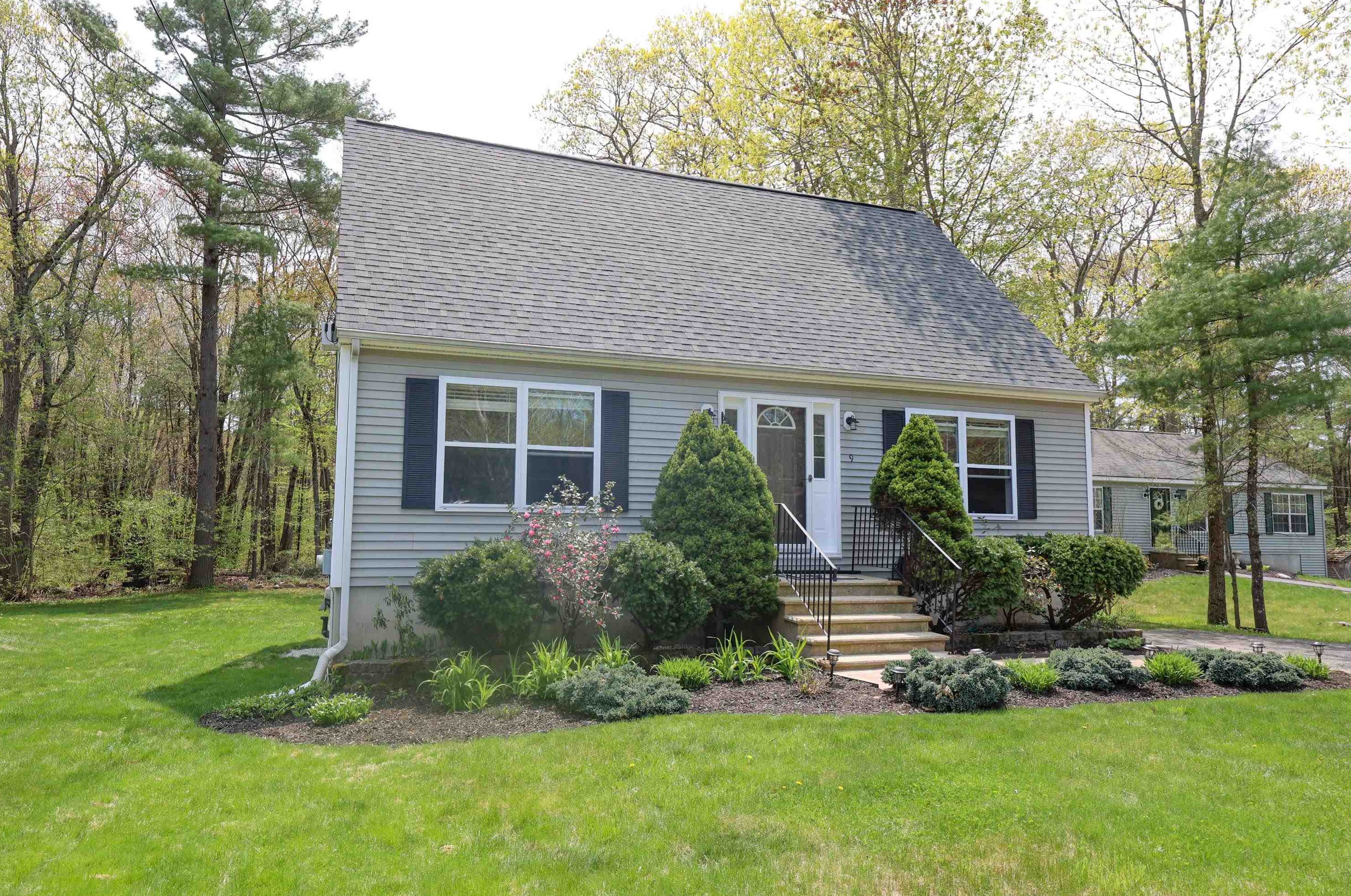 9 Wright Rd, Derry, NH 03038