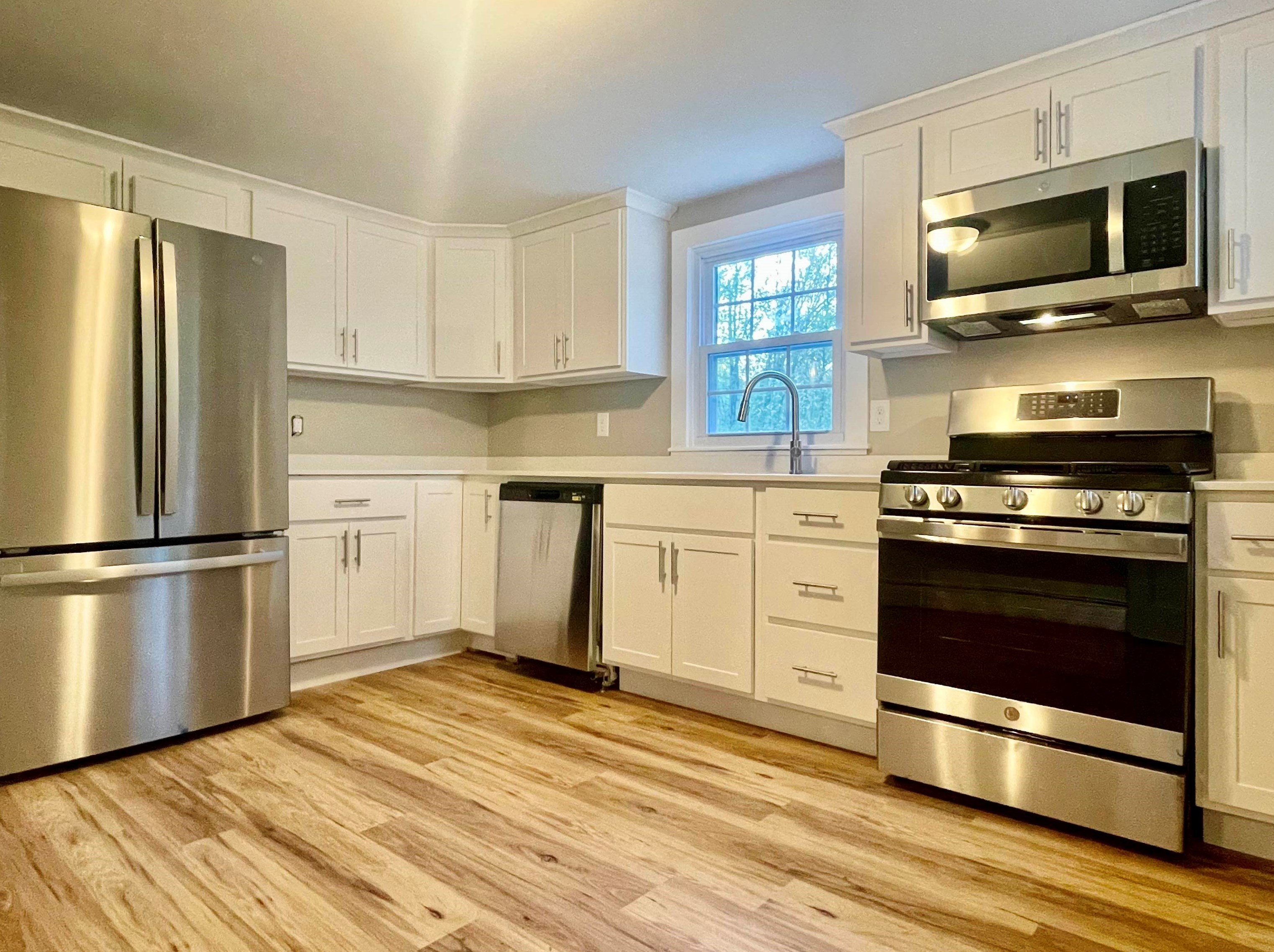 11 Apple Way, Weare, NH 03281