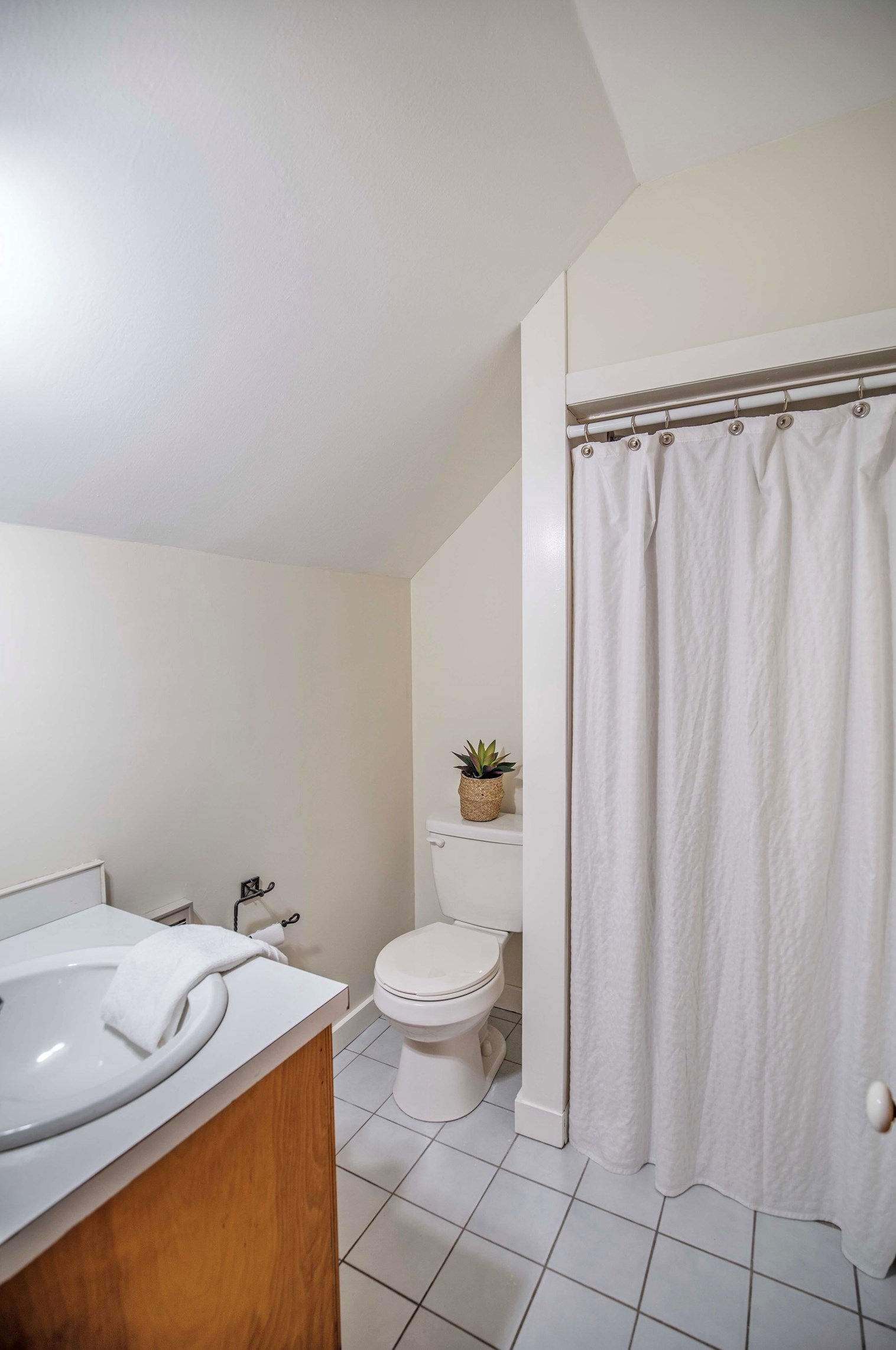 944 Chestnut St, Manchester NH  03104-2314 exterior