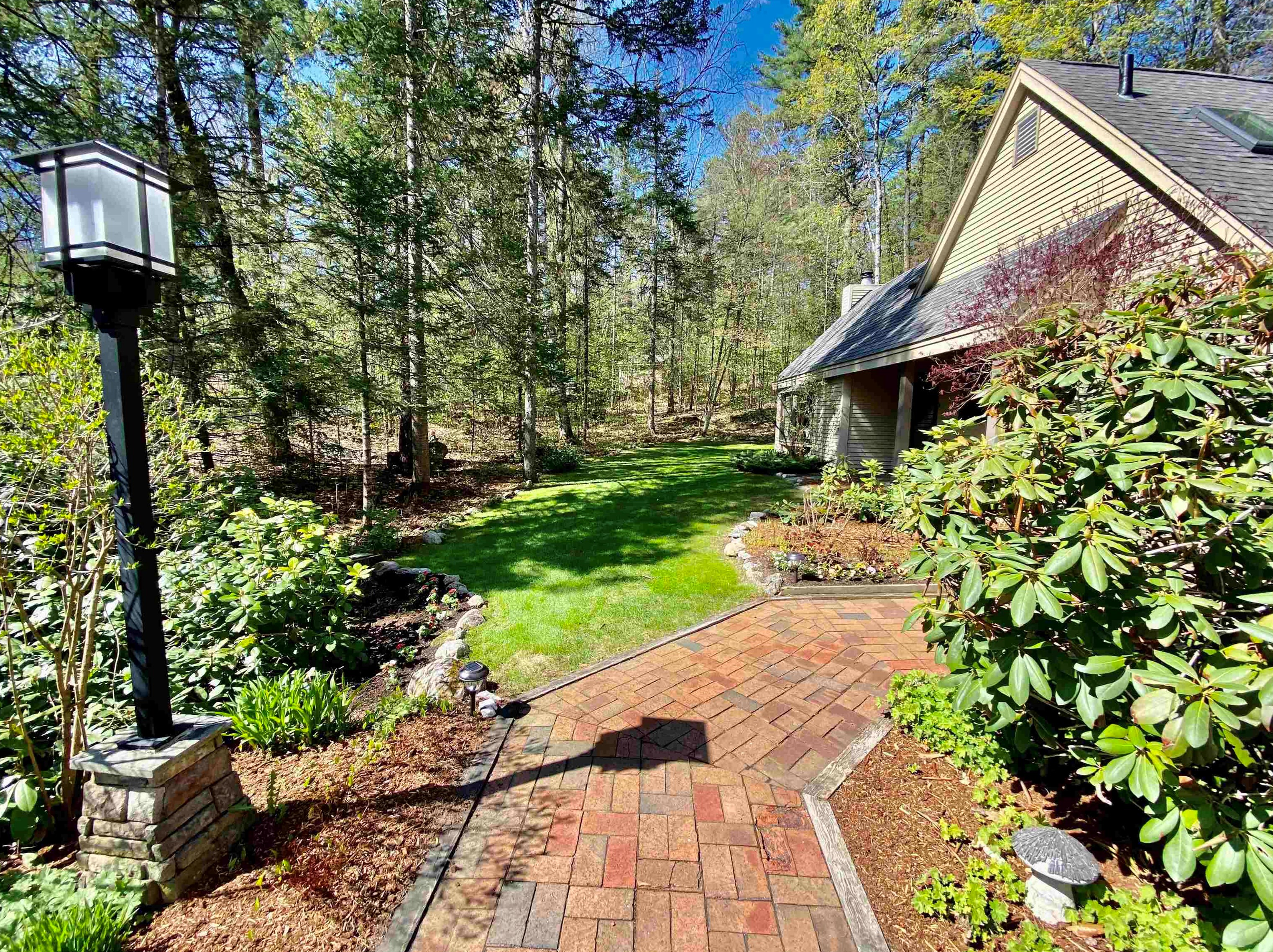 2 Link Ln, Grantham, NH 03753