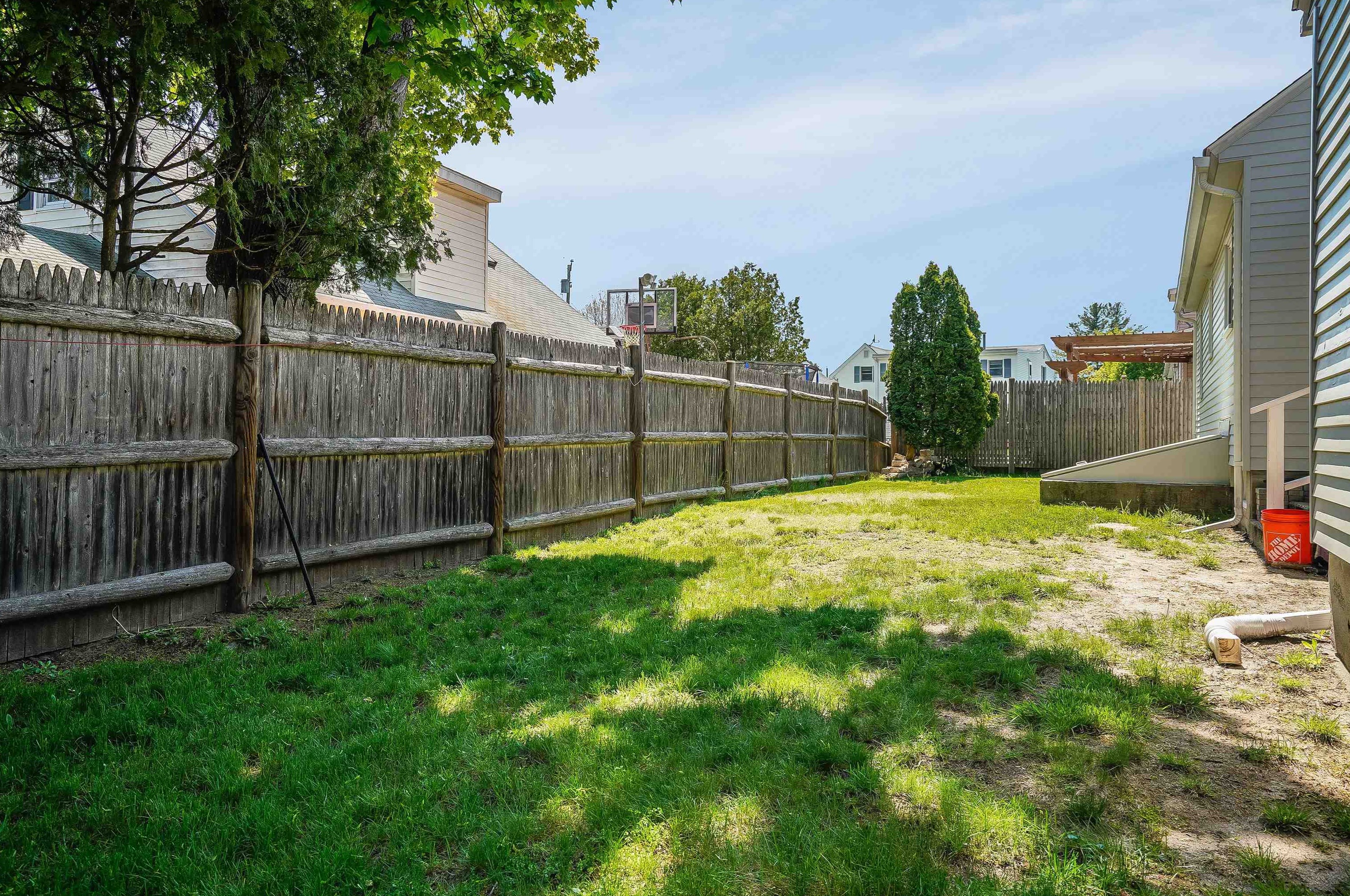 42 Lund St, Nashua NH  03060-4440 exterior