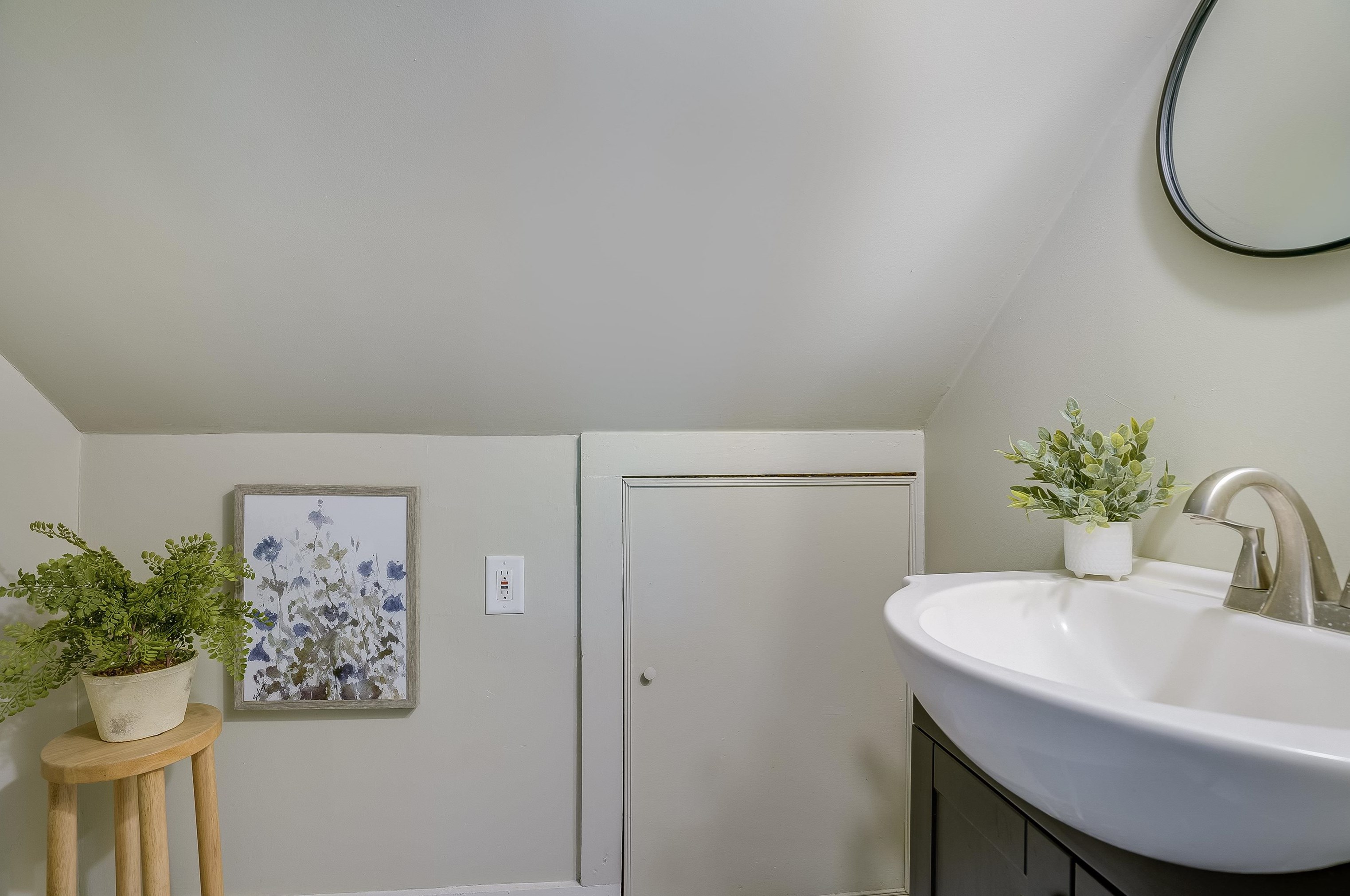 42 Lund St, Nashua NH  03060-4440 exterior