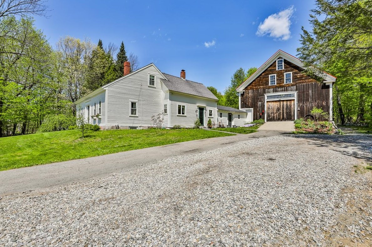 104 Central St, Hampstead, NH 03841