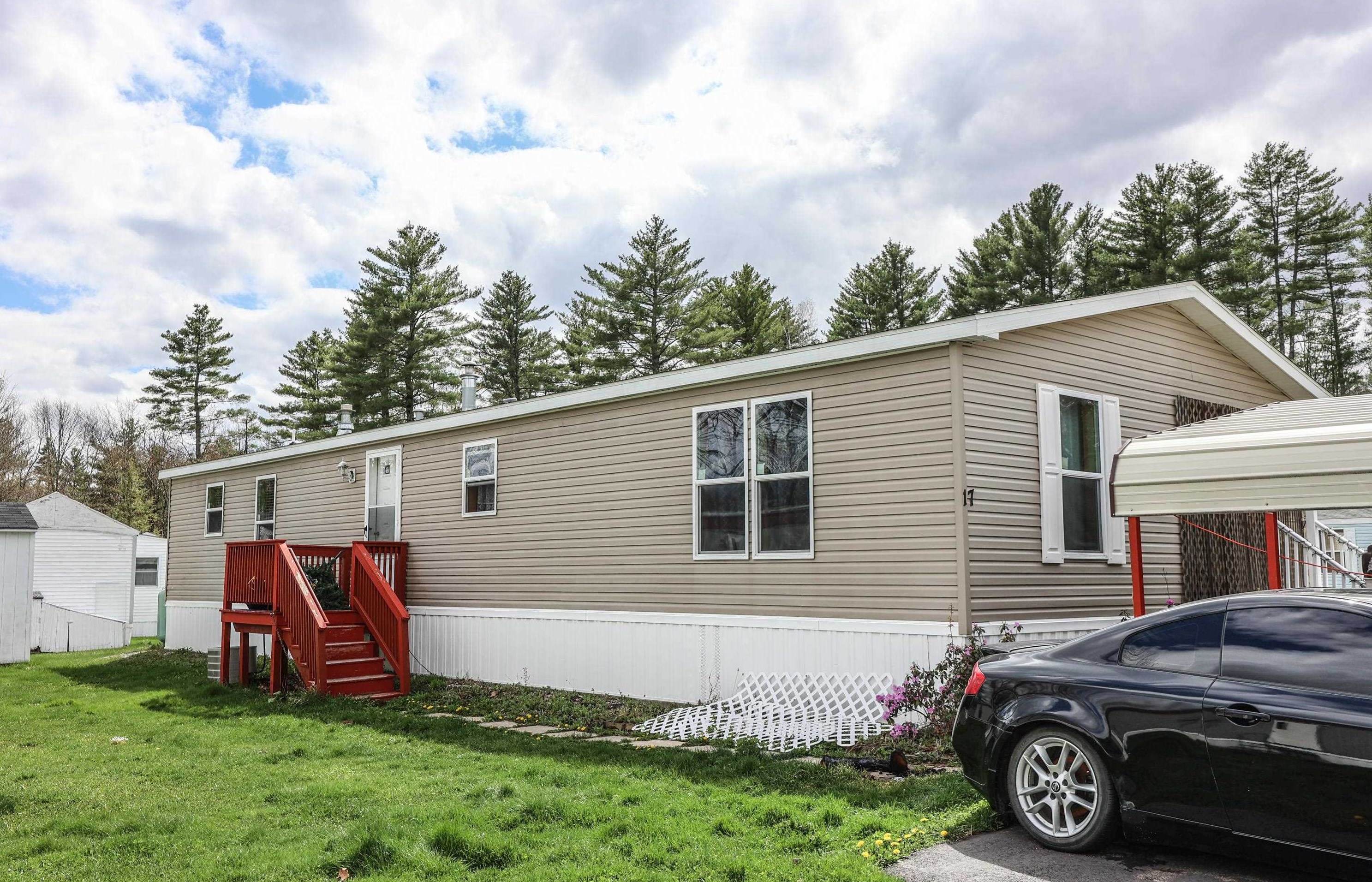 17 Monarch Dr, Concord, NH 03303