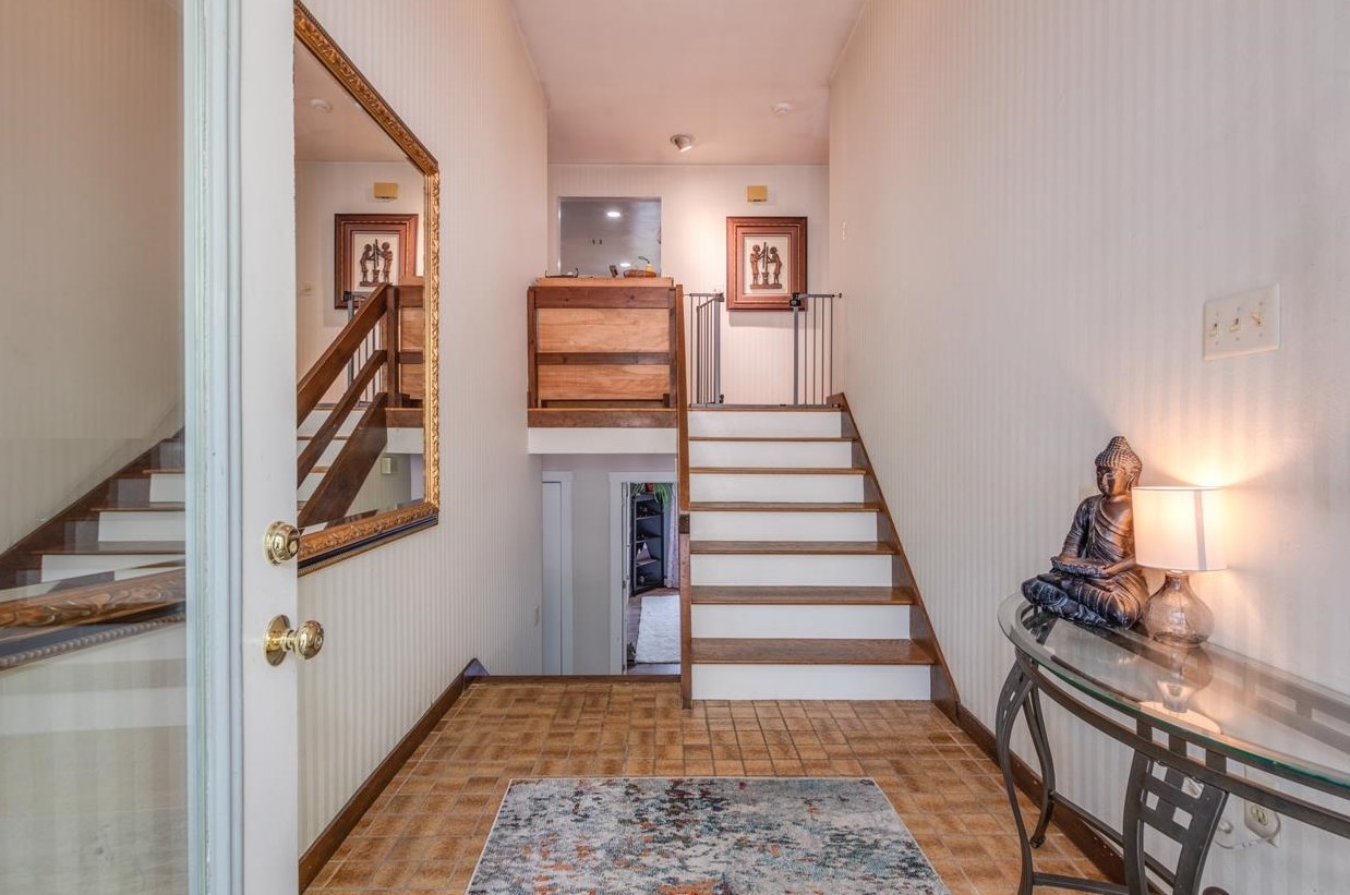 32 Old Manchester Rd, Amherst, NH 03031