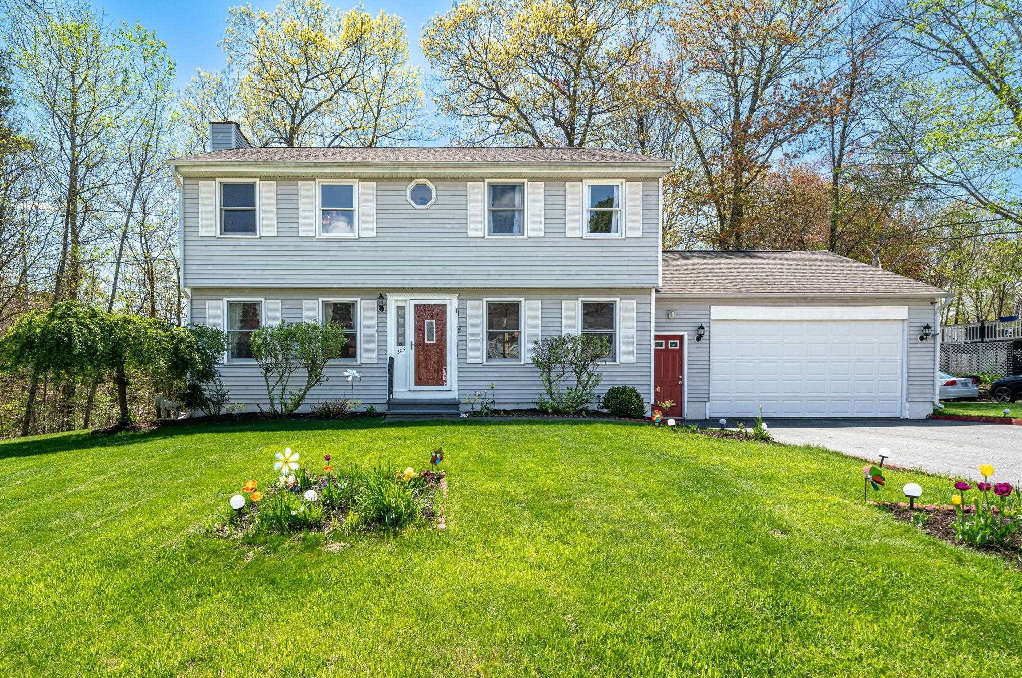 305 Aladdin St, Manchester, NH 03104-4773