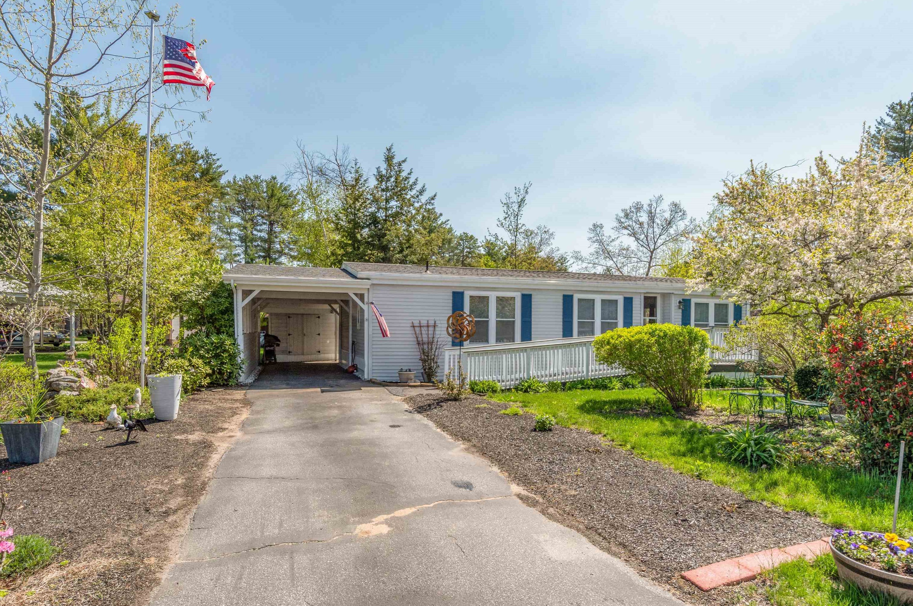 13 Brandon Ln, Goffstown, NH 03045