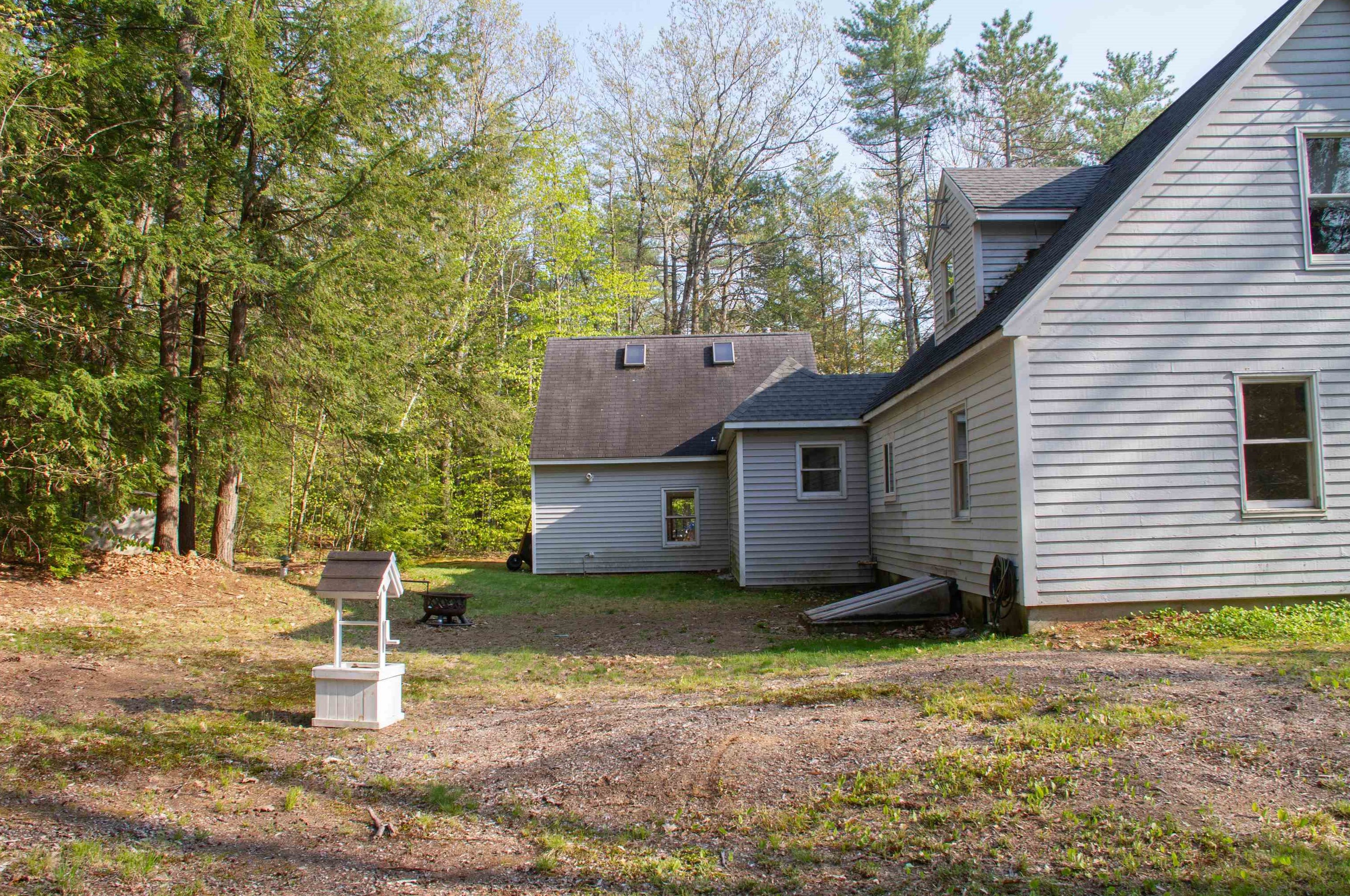 39 Colony Ln, New Hampton, NH 03256