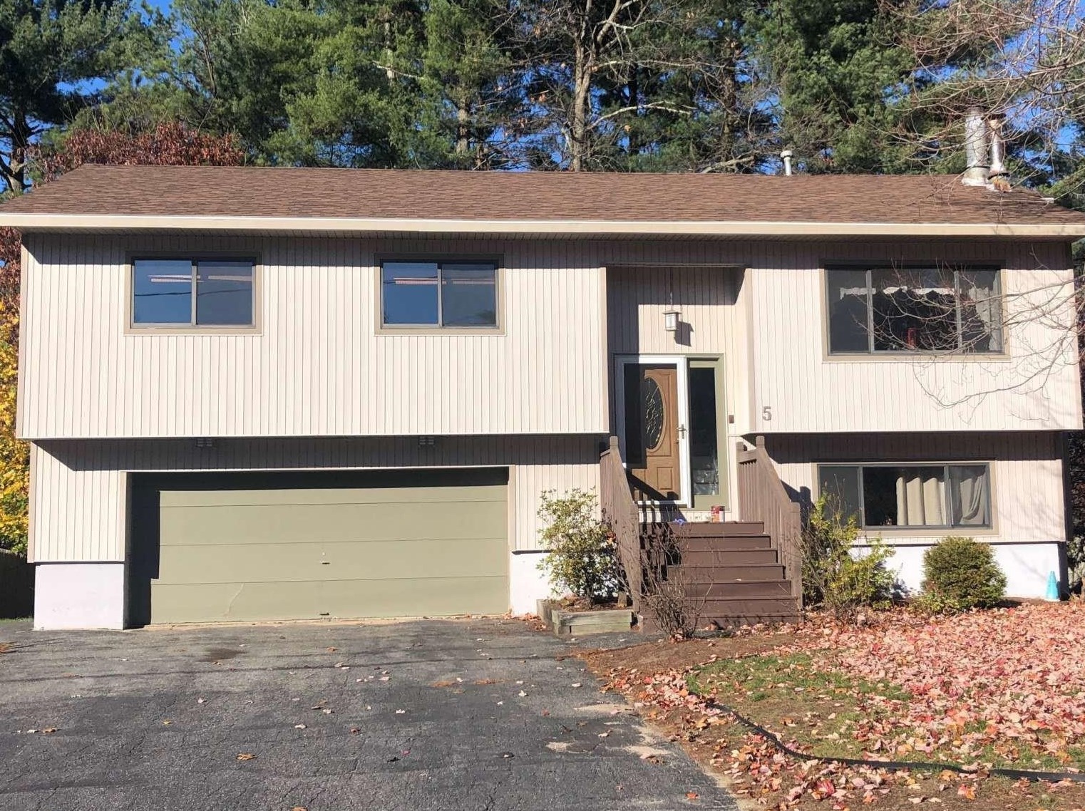 5 Cimmarron Dr, Nashua, NH 03062