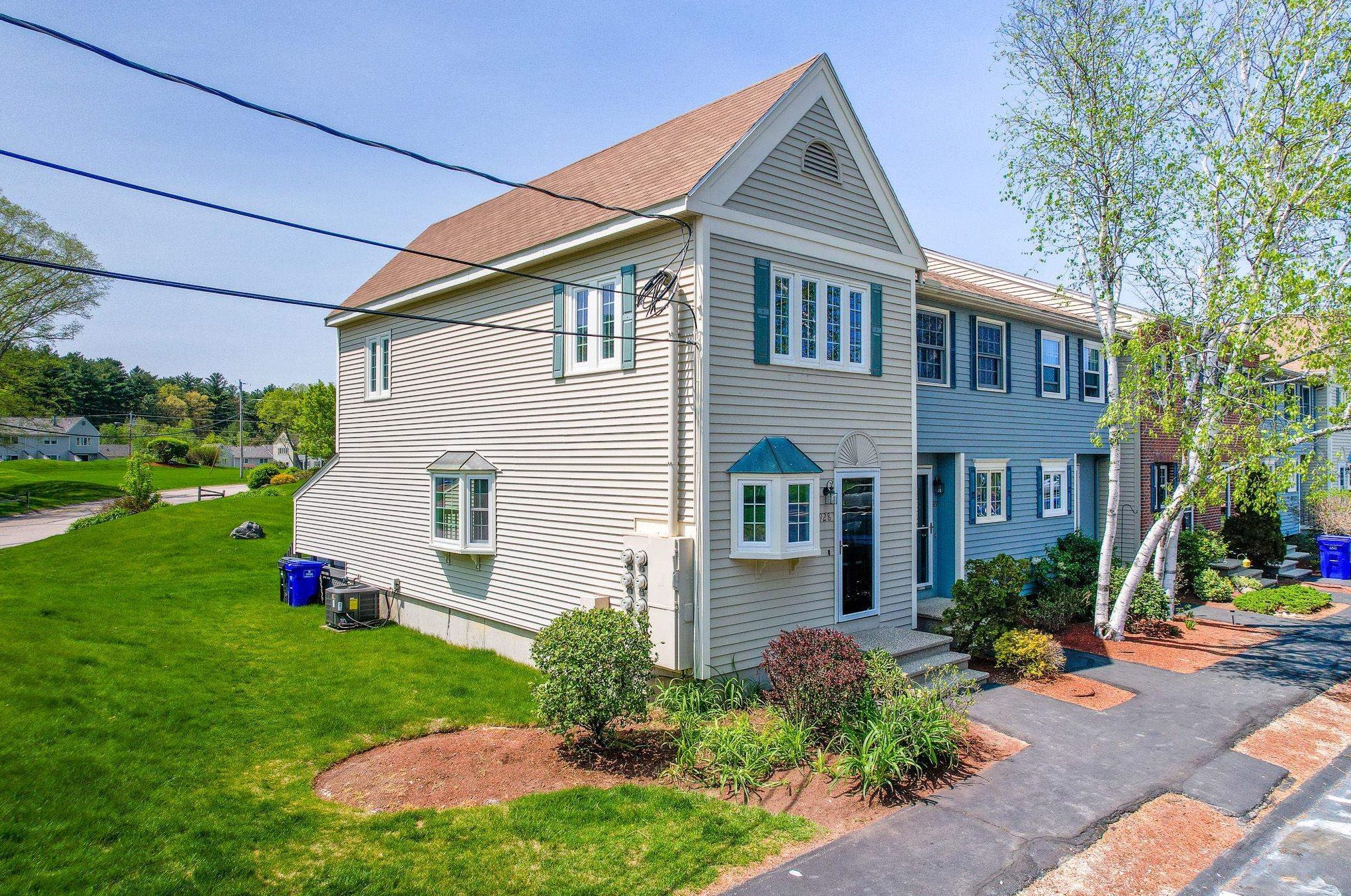 928 Fox Hollow Dr, Hudson, NH 03051