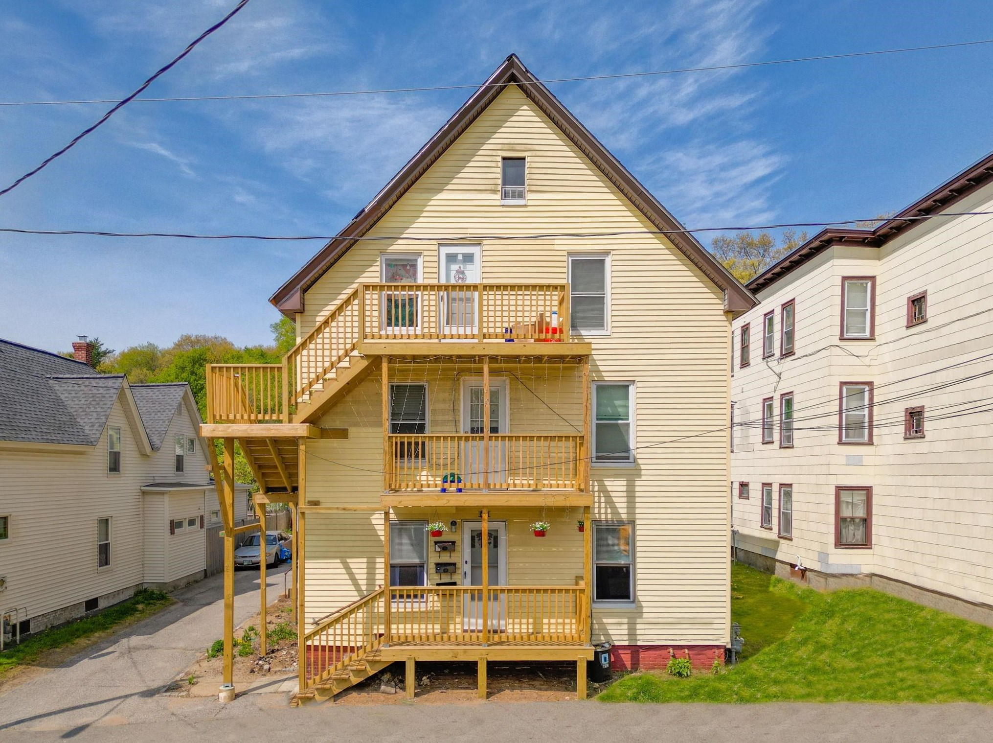 446 Bartlett St, Manchester, NH 03102