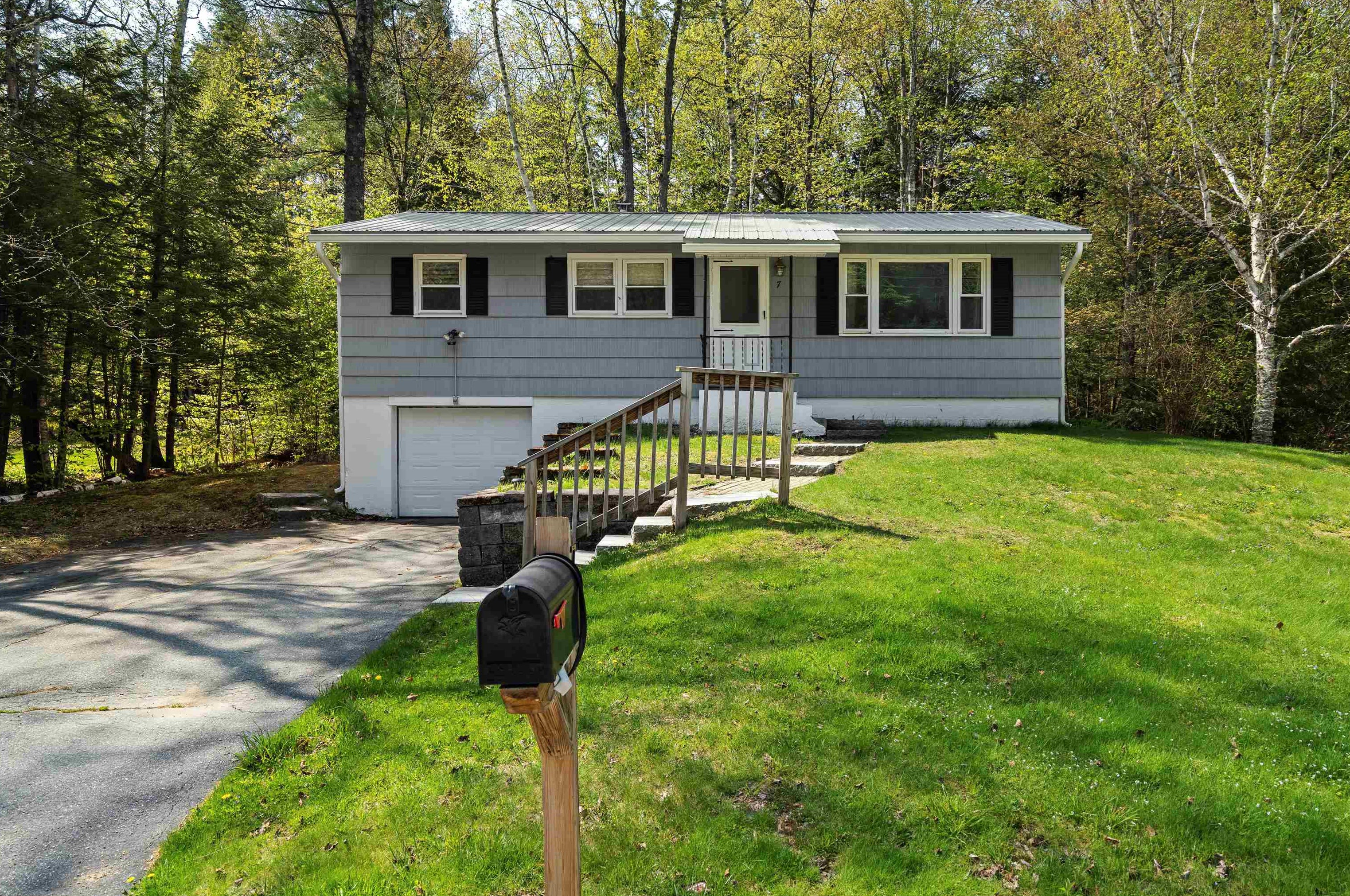 7 Maple St, Bridgewater, NH 03264
