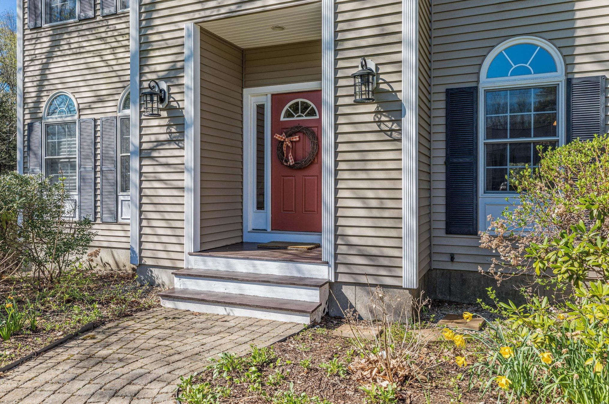 2 Kimball Dr, Epping, NH 03042