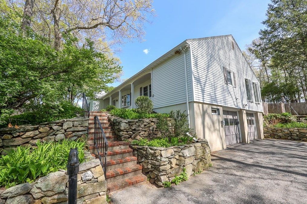 9 Fairhaven Rd, Nashua, NH 03060