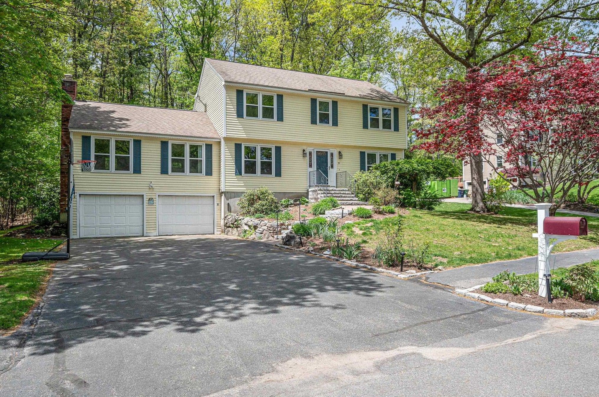 39 Cathedral Cir, Nashua, NH 03063