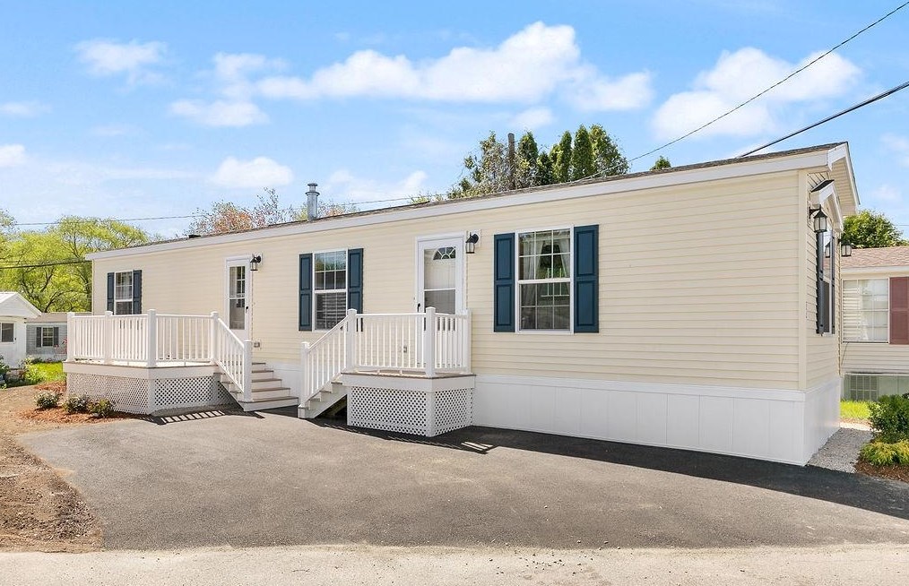 84 Brookwood Dr, Salem, NH 03079