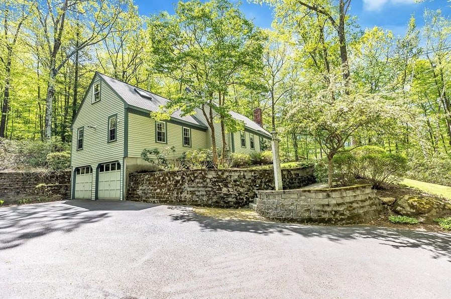 36 Olde Lantern Rd, Manchester, NH 03110