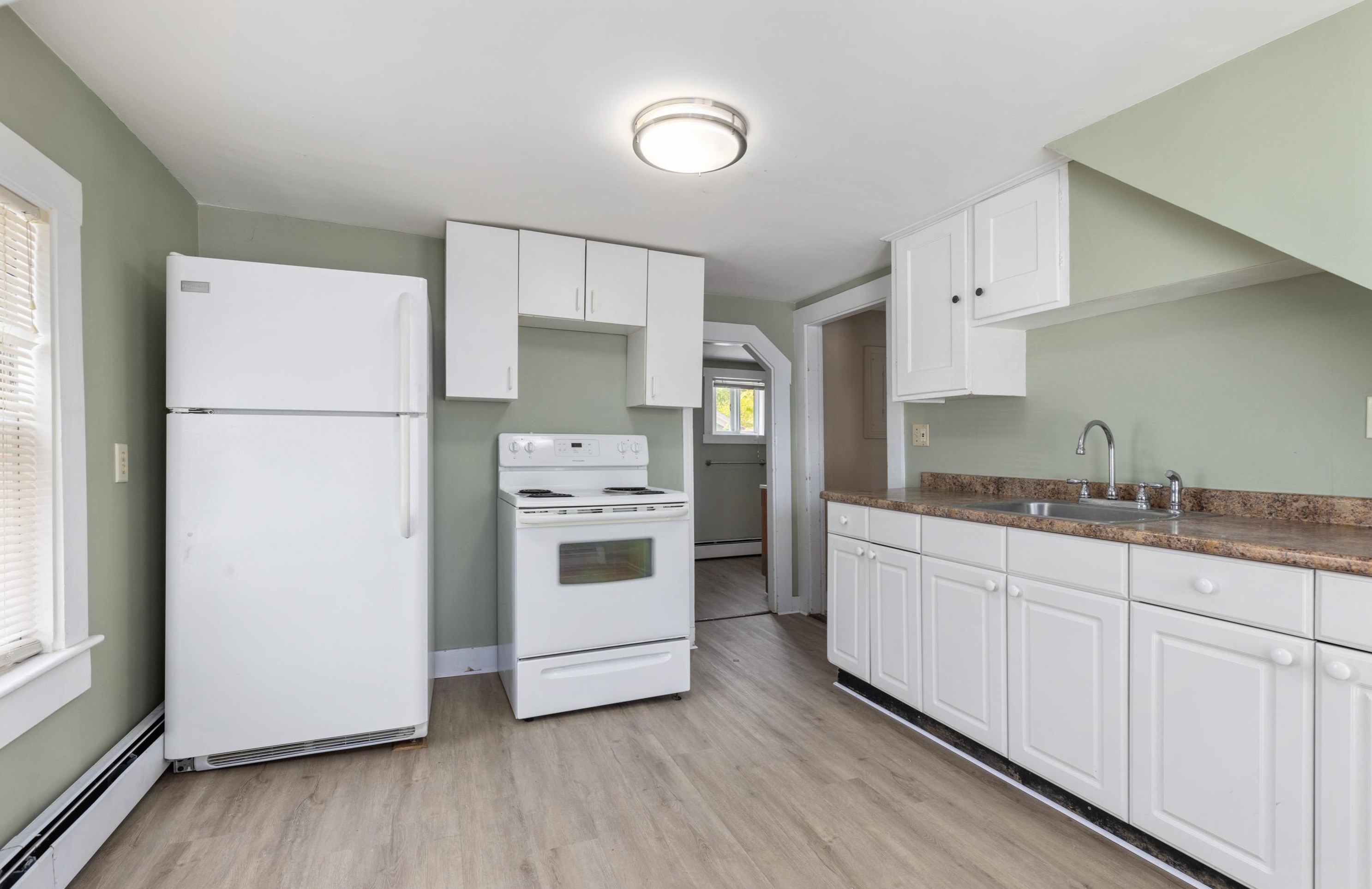 29 Central St, Newmarket NH 03857-1604 exterior