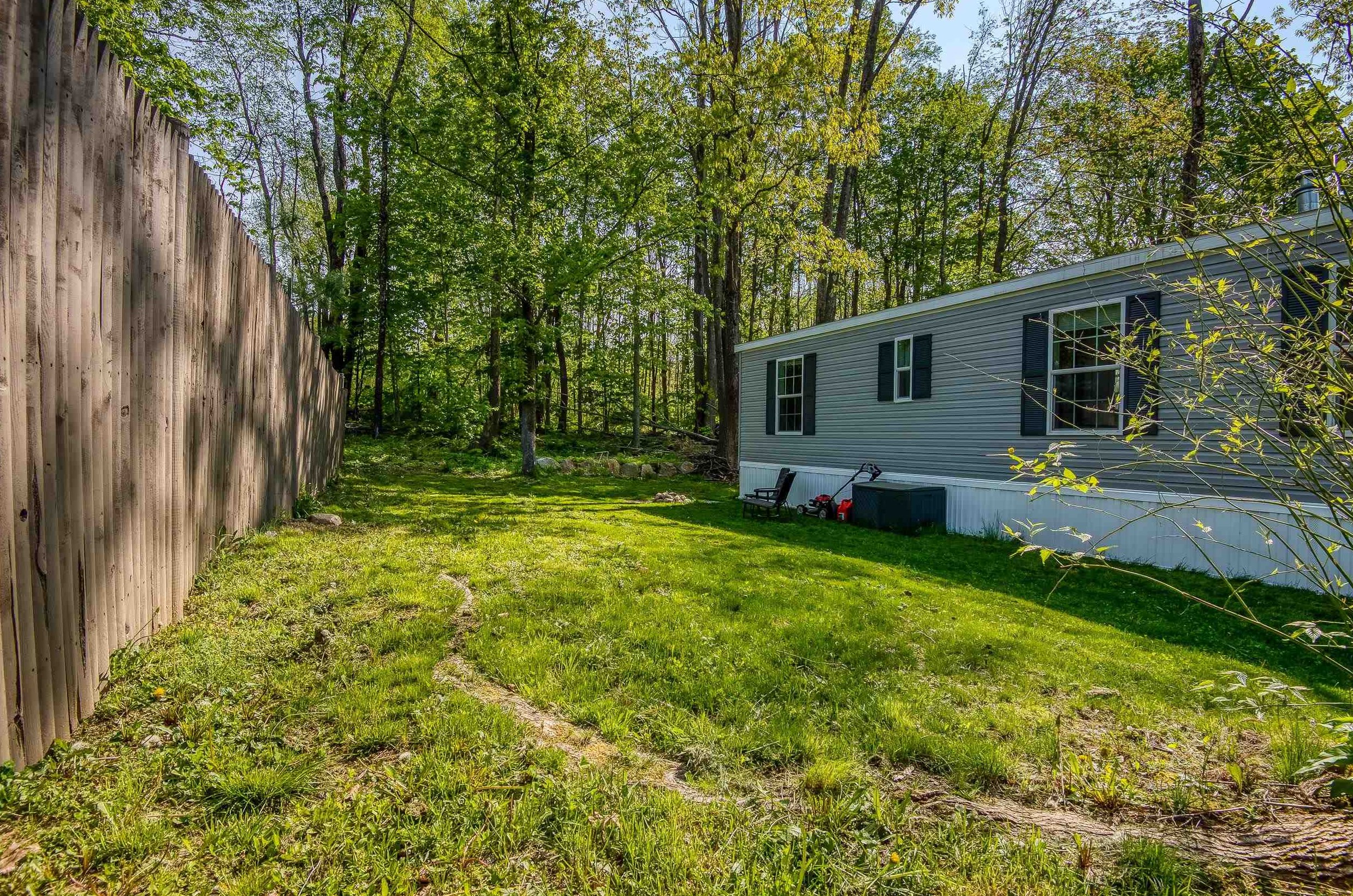 10 Fox Cross Ln, Northwood, NH 03261