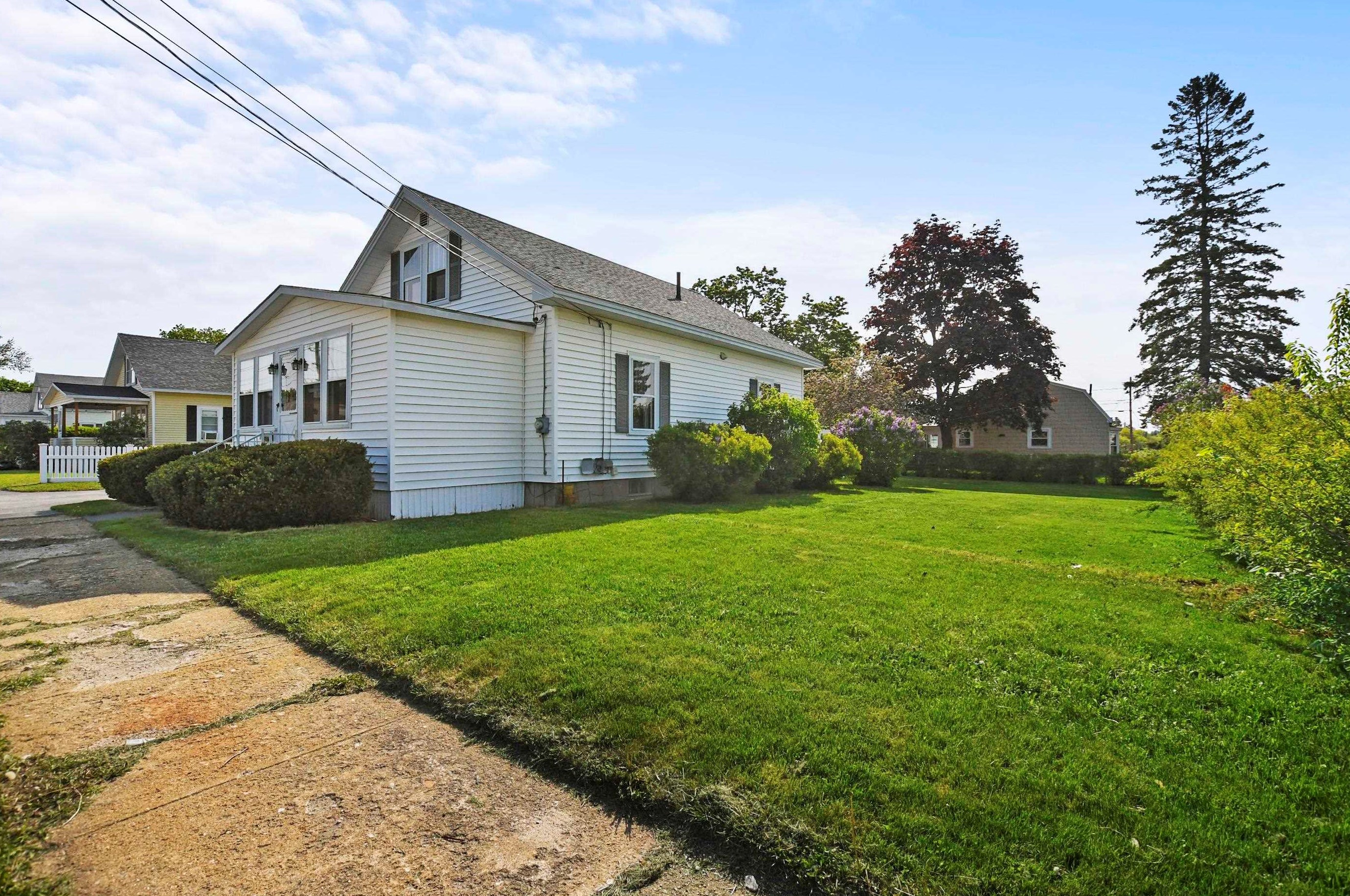 90 Pine St, Rochester, NH 03867
