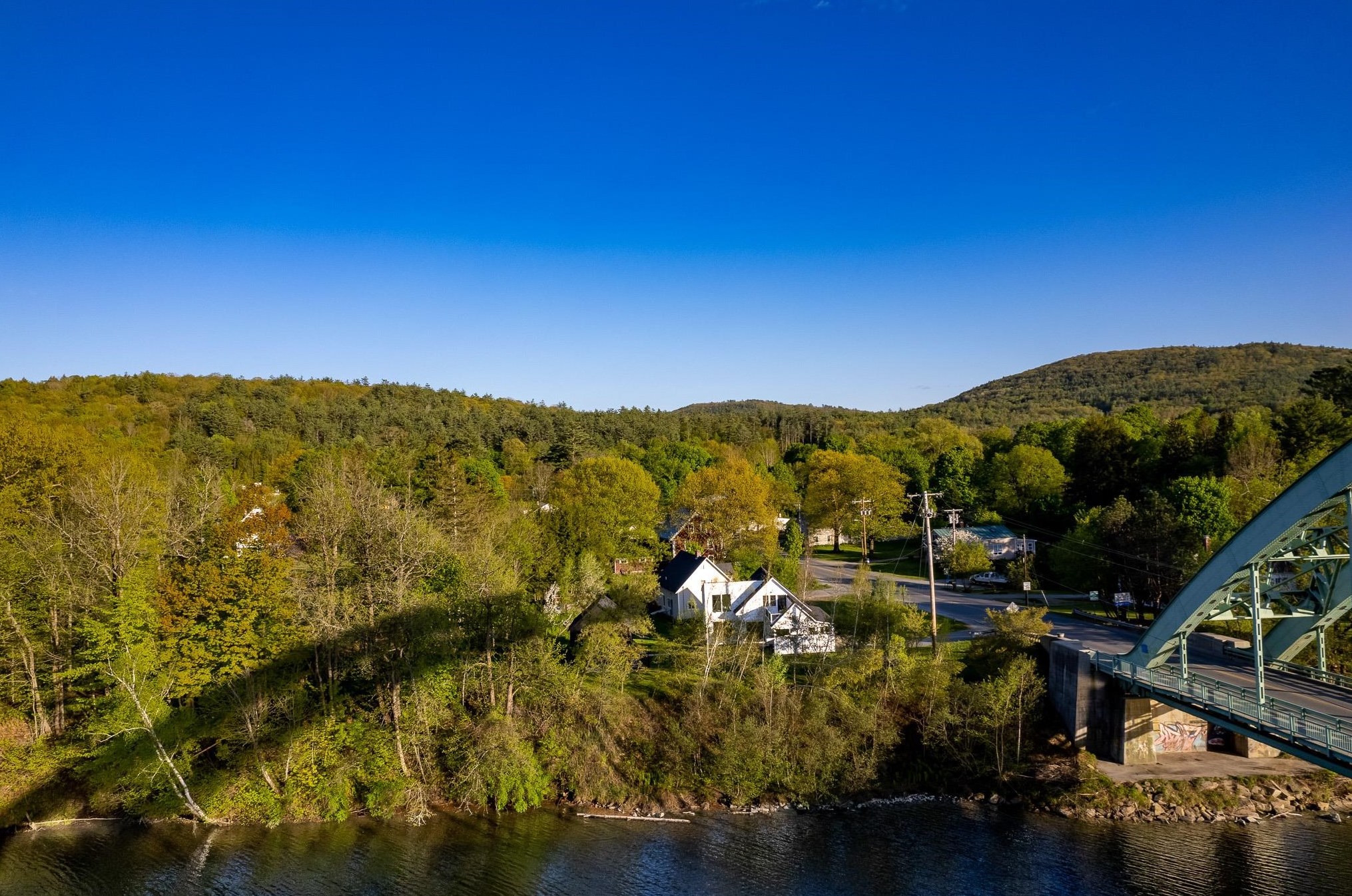 30 Bridge St, Orford, NH 03777