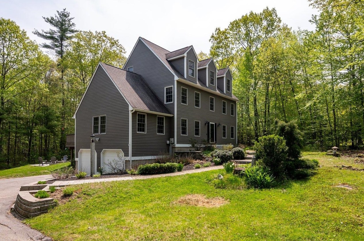 47 Blue Hills Dr, Rochester, NH 03839