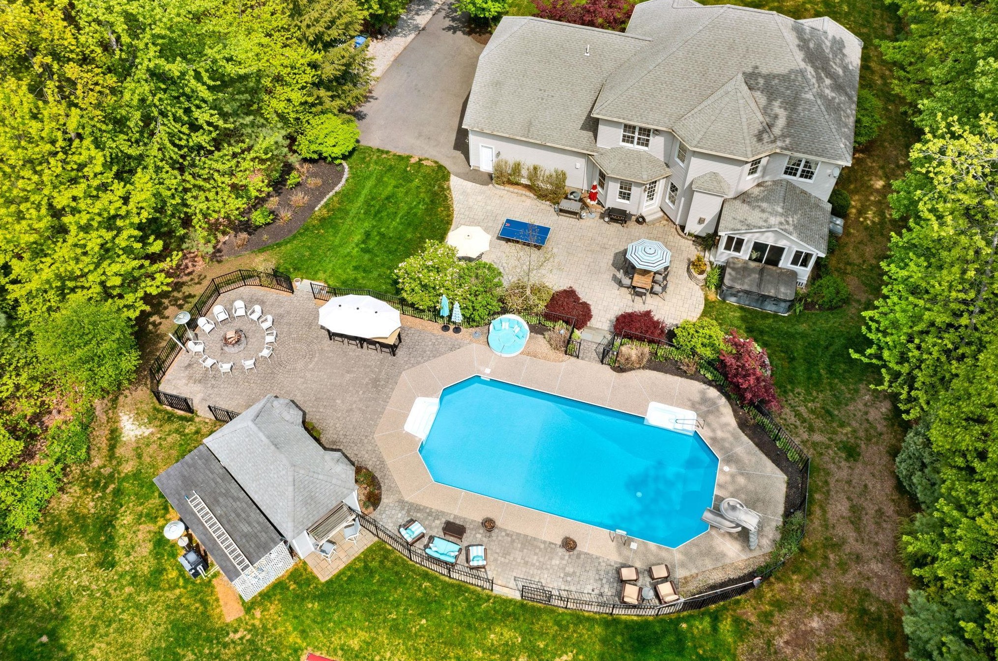 13 Welch Rd, Londonderry, NH 03053