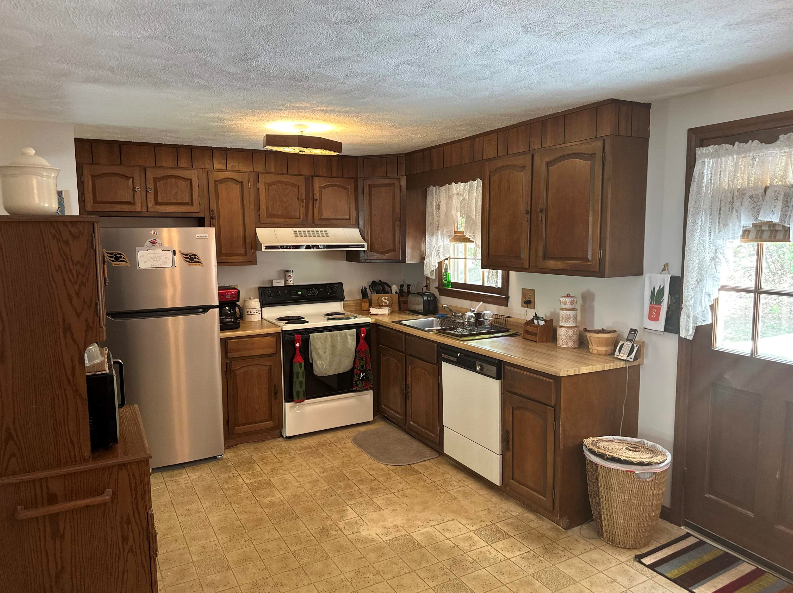 3 Echo Ave, Nashua, NH 03062